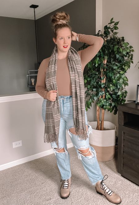 Cute taupe bodysuit and light denim combo with a classic brown plaid fringe tassel scarf. Keep it classic with this easy fall outfit. You’ll love how cozy this long sleeve bodysuit this is, too!

Casual campus style
Neutral scarf
Light denim
Paper bag pants
Paper bag denim
Comfortable denim
Neutral style
Neutral aesthetic


#LTKmidsize #LTKSeasonal #LTKU
