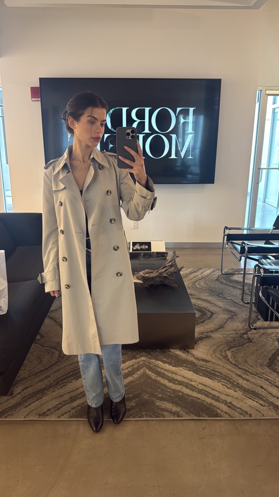 Rain coat but make it chic 

#LTKStyleTip #LTKWorkwear #LTKBeauty