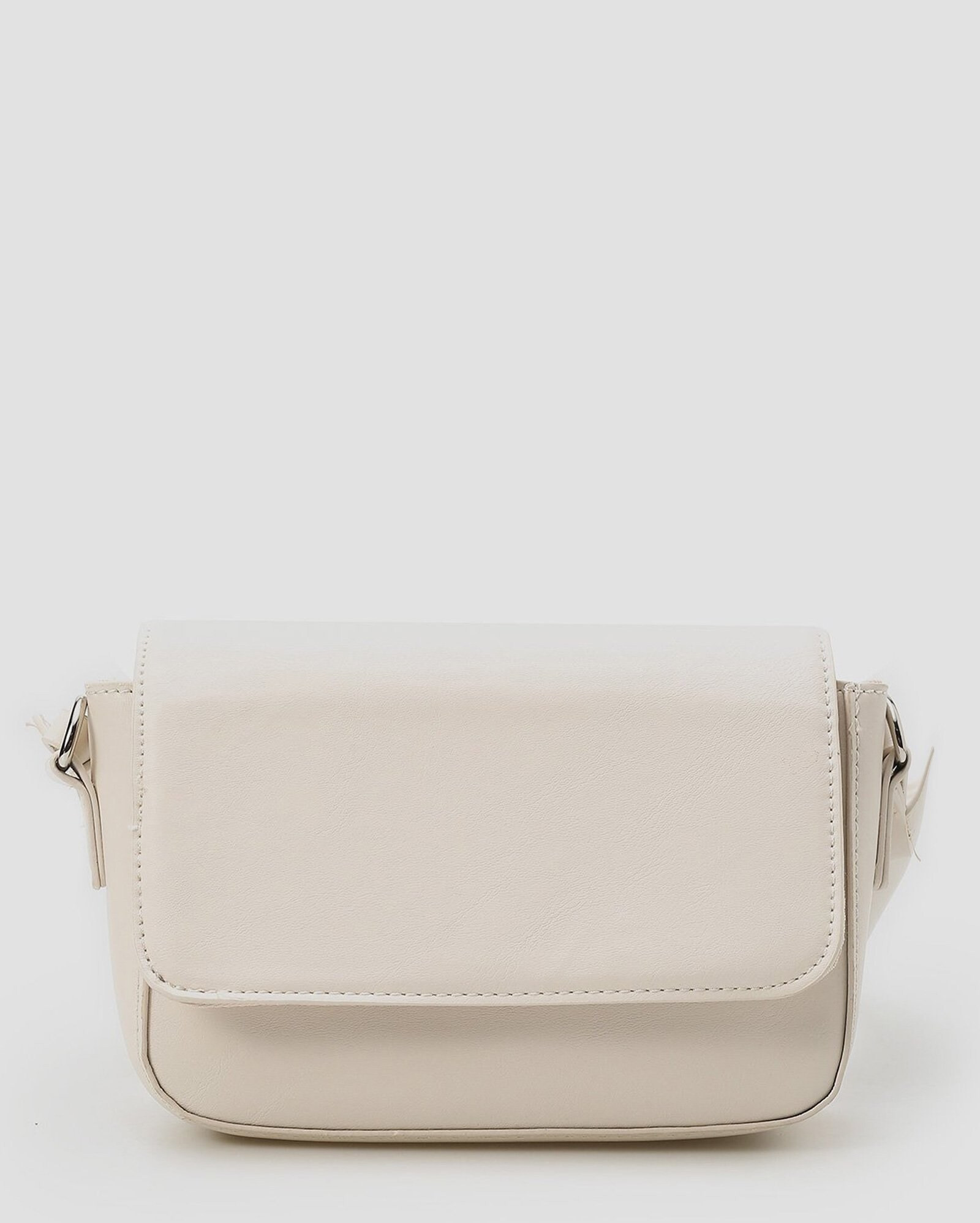 Shoulder bag com flap off-white | Accessori by Riachuelo | Riachuelo (BR)
