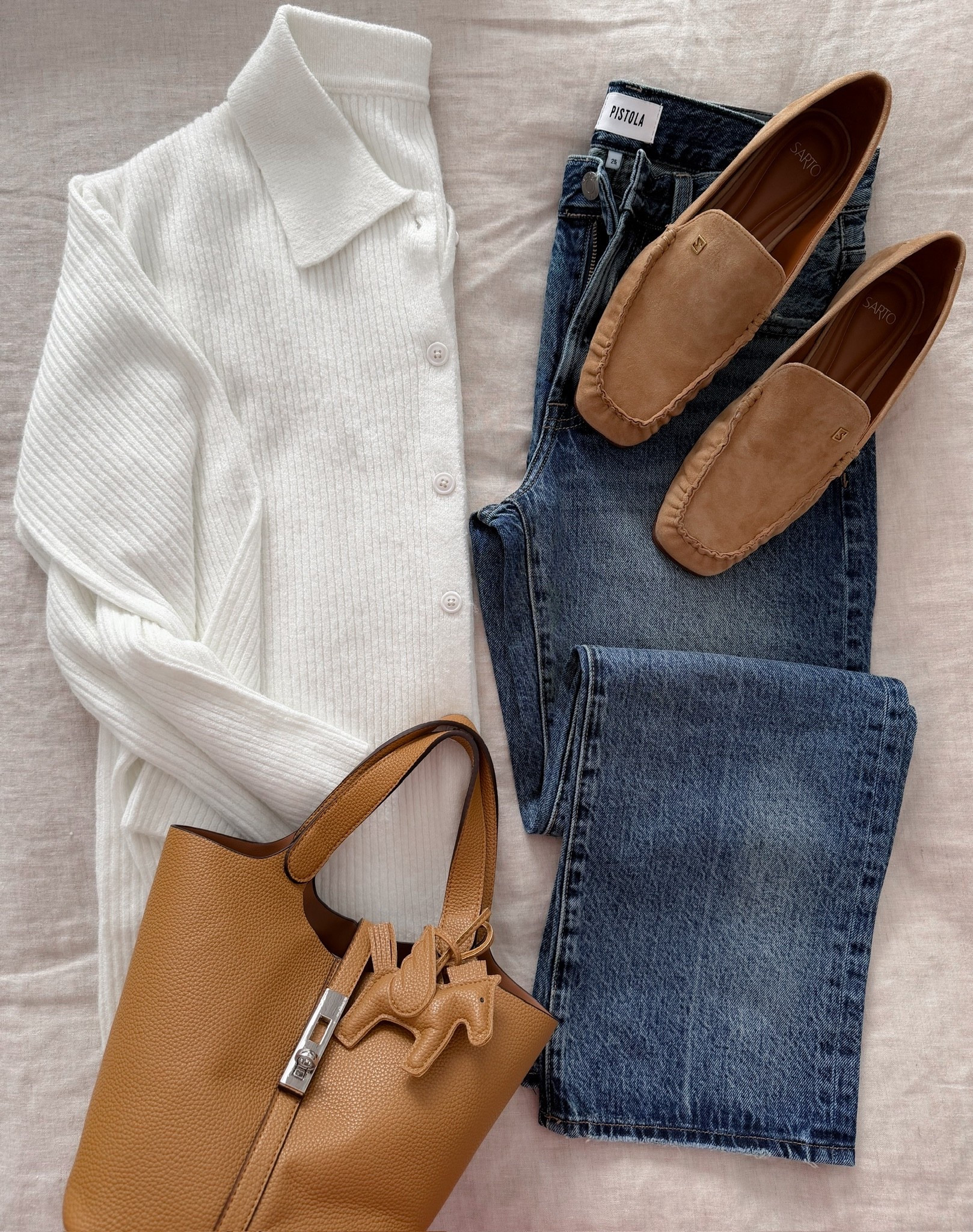 Everyday casual fall outfit, brown accessories, loafers, Amazon purse, sweater cardigan, layering piece, annabrstylee

#LTKStyleTip #LTKSeasonal #LTKootd