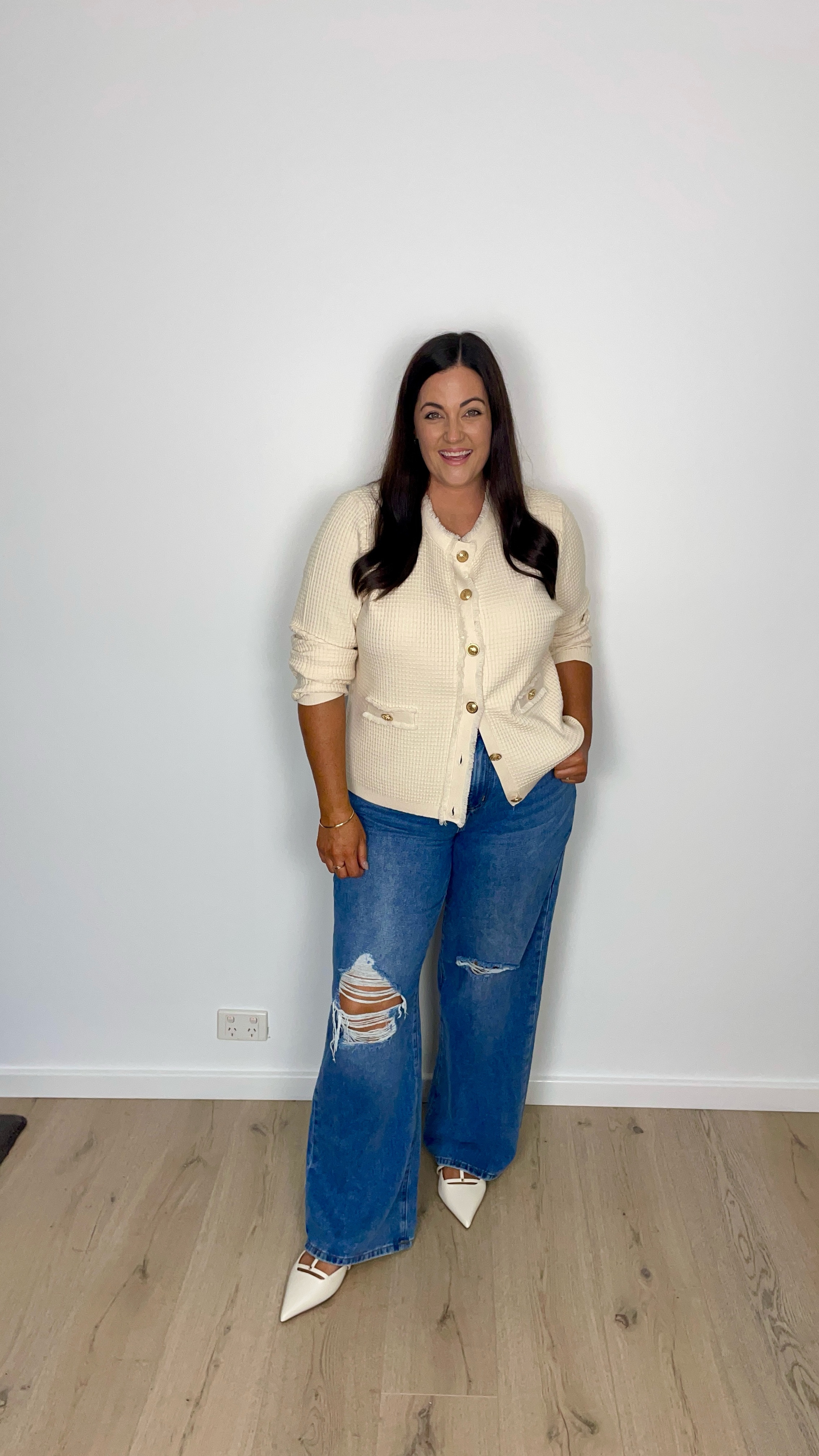 Testing out the gold button cardi trend. 

I struggled with this one a bit TBH, I don’t ever wear cardis for starters then the cream was throwing me as I usually wear white but I got there in the end.

Which look is your fave? 

#citychic #size16 #ccambassador @ccworldofcurves 

#LTKstyletip #LTKaustralia