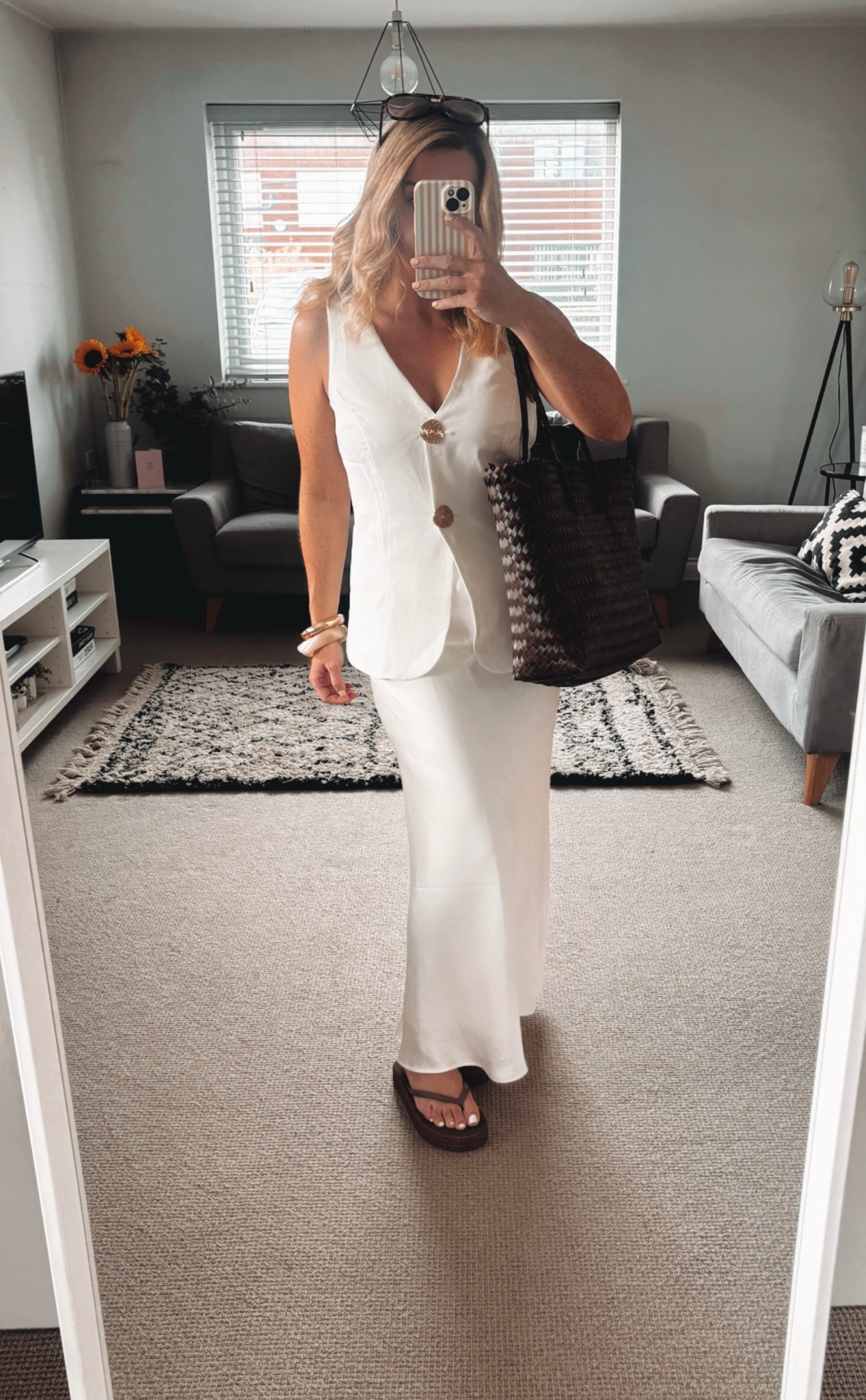 happy Friday 🤍🐚🥂#LTKsummer 

#LTKuk #LTKdatenight