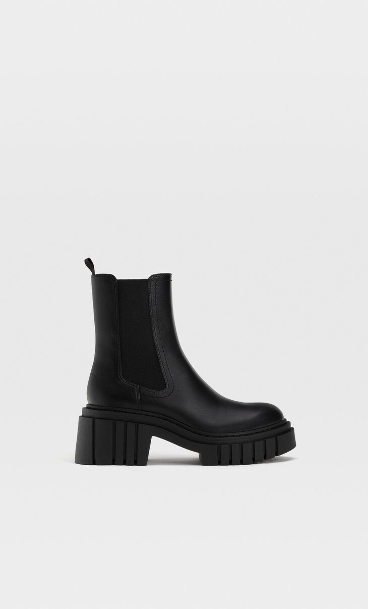Stretch ankle boots with track soles - Women's Boots and ankle boots | Stradivarius United Kingdo... | Stradivarius (UK)