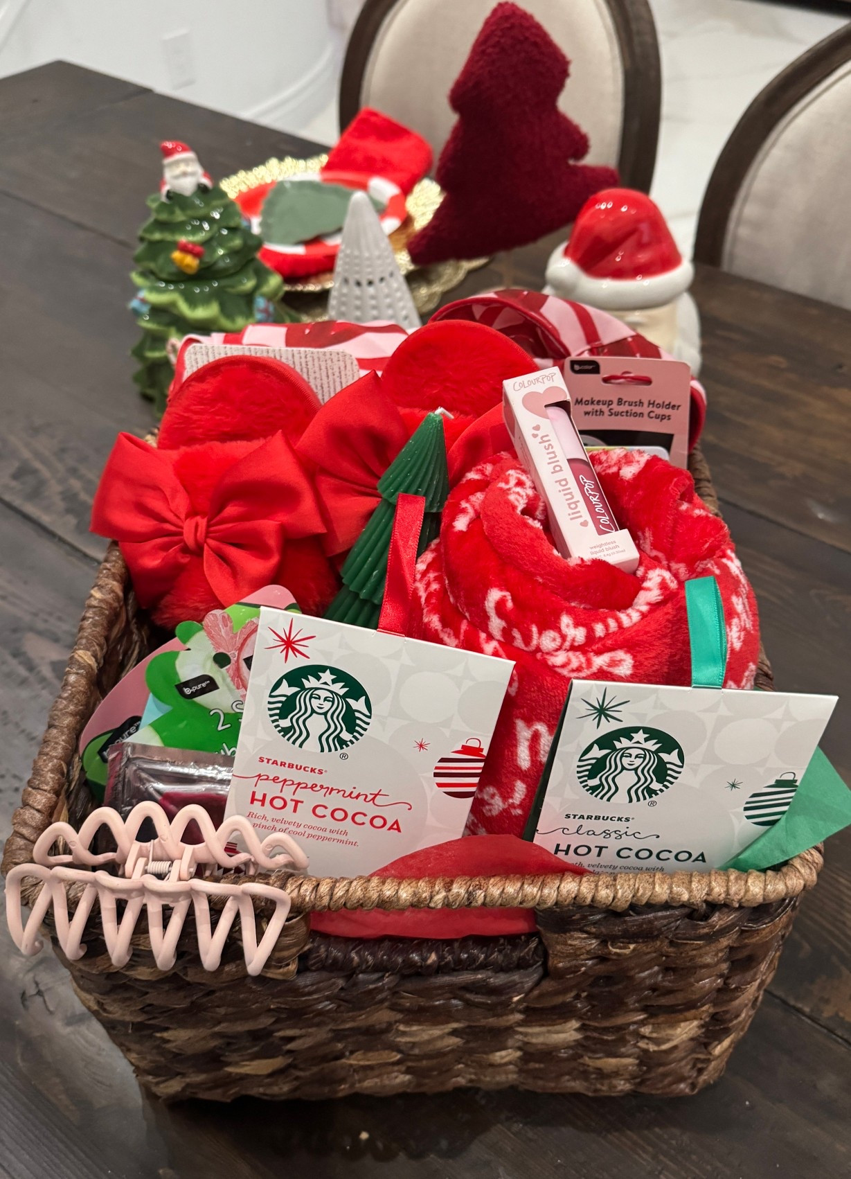 Brr Basket 🎄🎅🏻♥️



#LTKHoliday #LTKGiftGuide #LTKmomlife