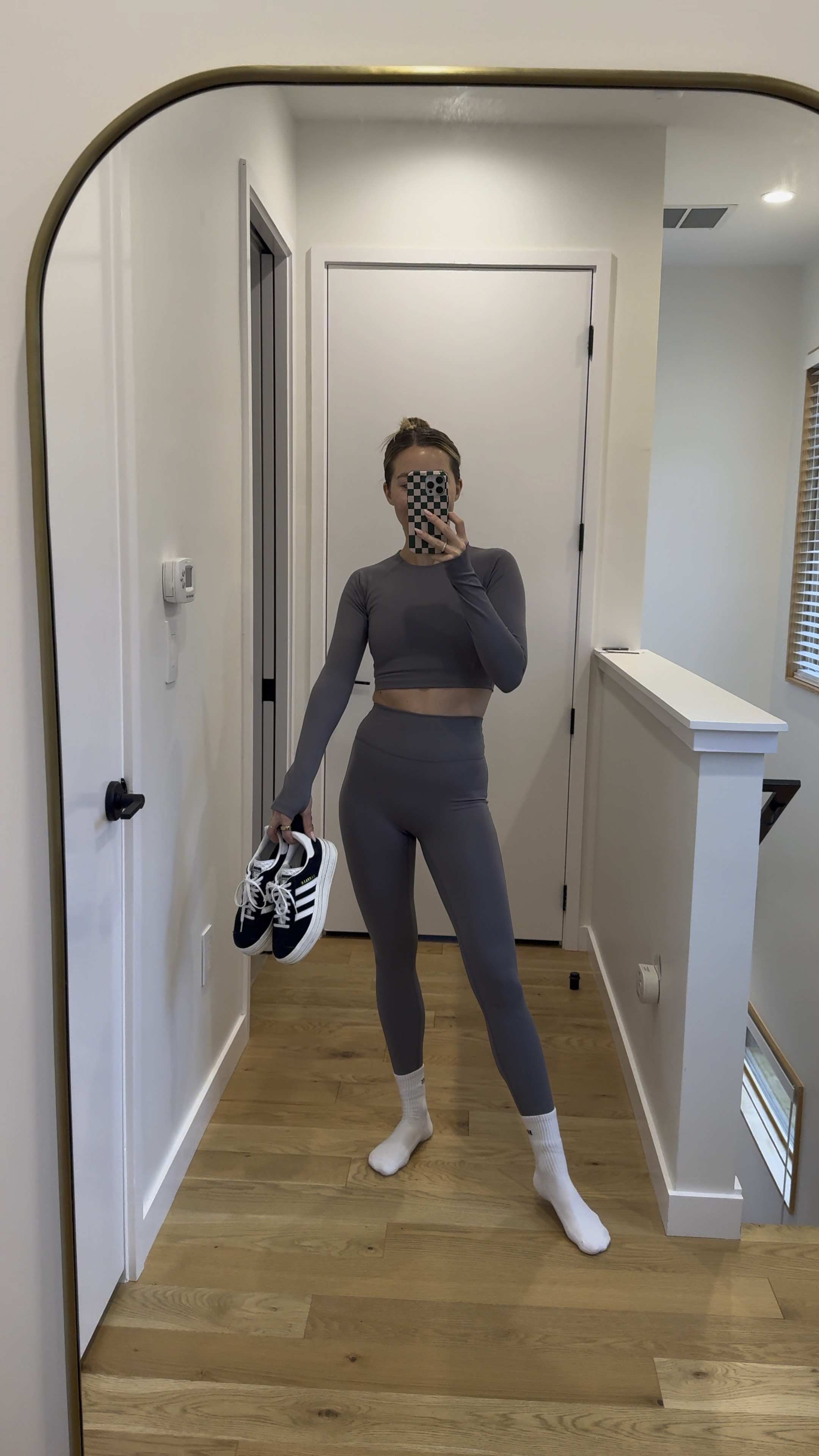 Something about a matching set gets me excited to workout 💪🏻 new color launch from RecSweat is 🔥 Wearing a small in everything 