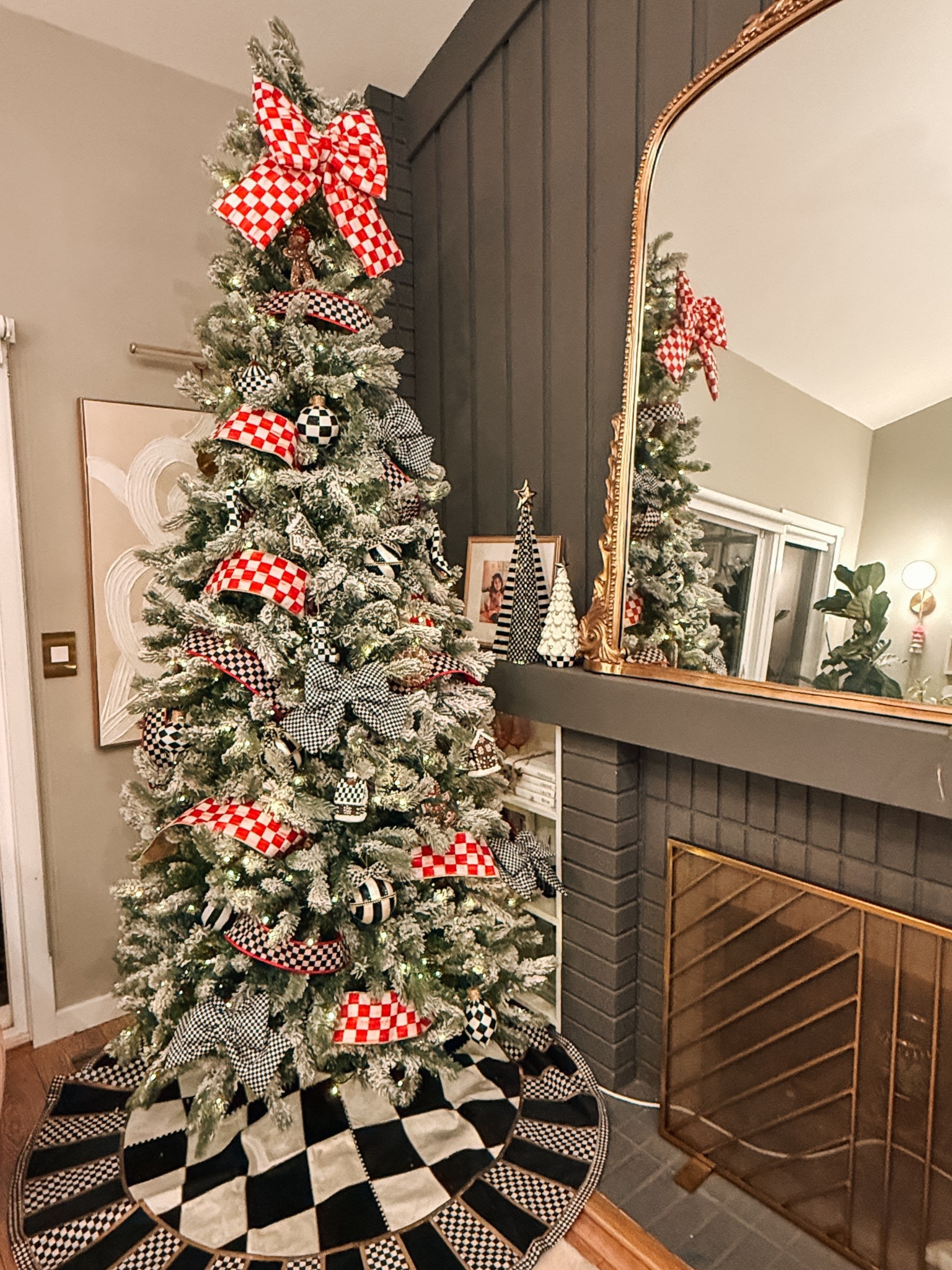 Mackenzie Childs Christmas tree


#LTKHoliday #LTKSeasonal #LTKHome