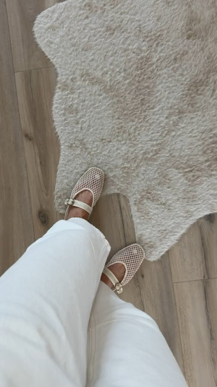 Mesh mules for summer, neutral summer shoes, nordstrom shoes, annabrstyle

Madewell is having a sale in LTK app 20% off, code LTK20

#LTKOver40 #LTKxMadewell #LTKSaleAlert