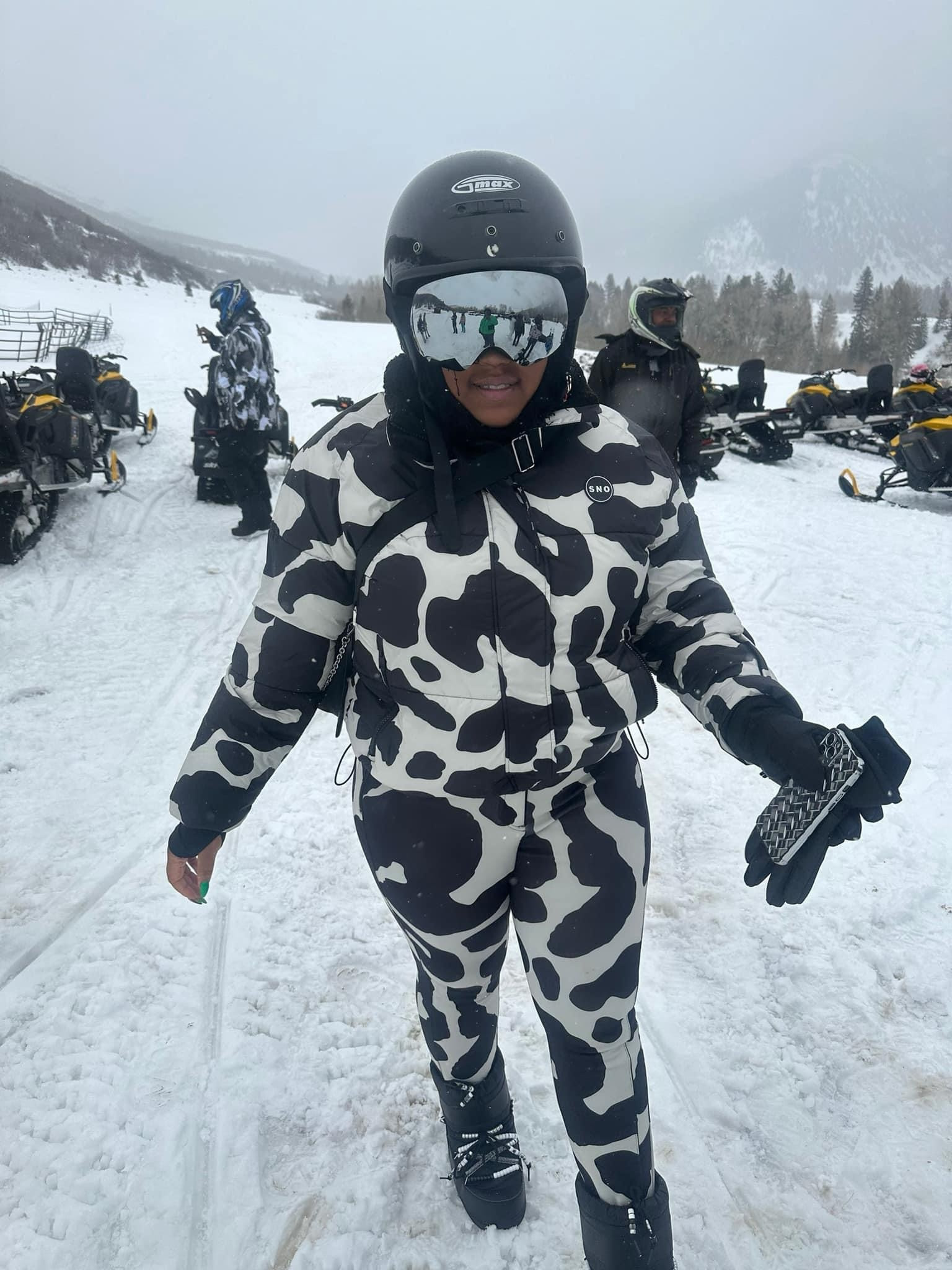 Black and White Ski outfit 

#LTKTravel #LTKSeasonal #LTKStyleTip