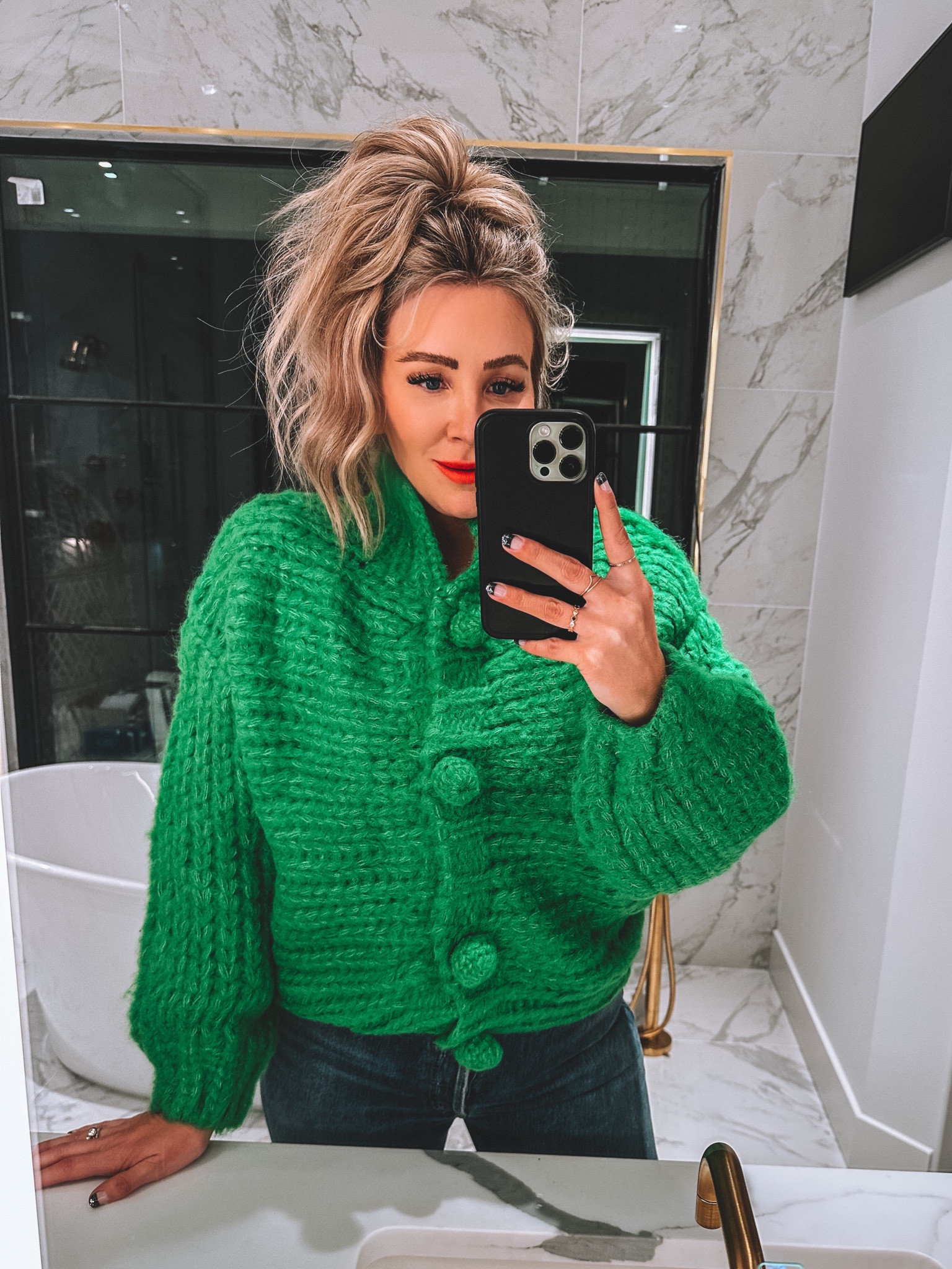 Couldn’t be more in love with this sweater 💚 