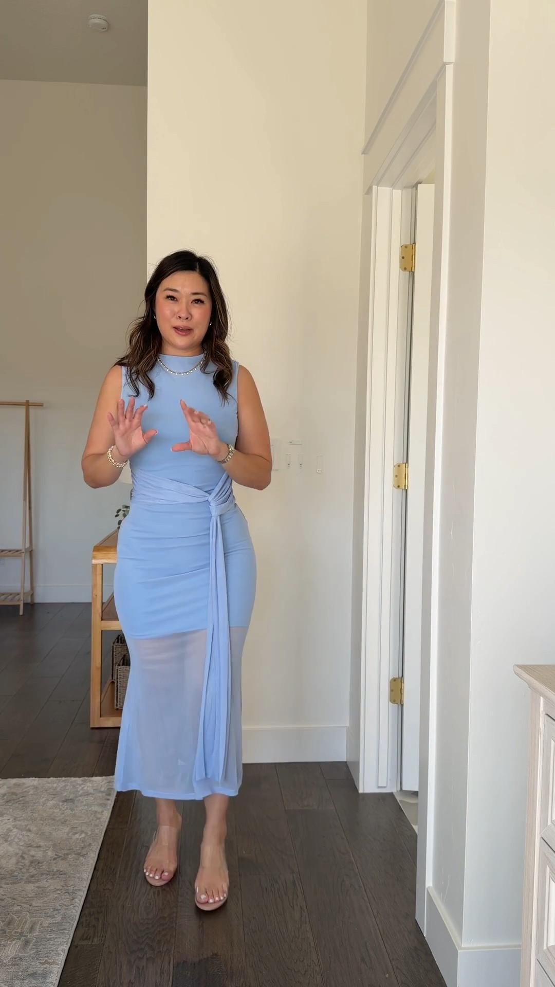 Actually obsessed with this dress! Perfect for weddings, girls nights, vacation dinner! 
Size Medium 