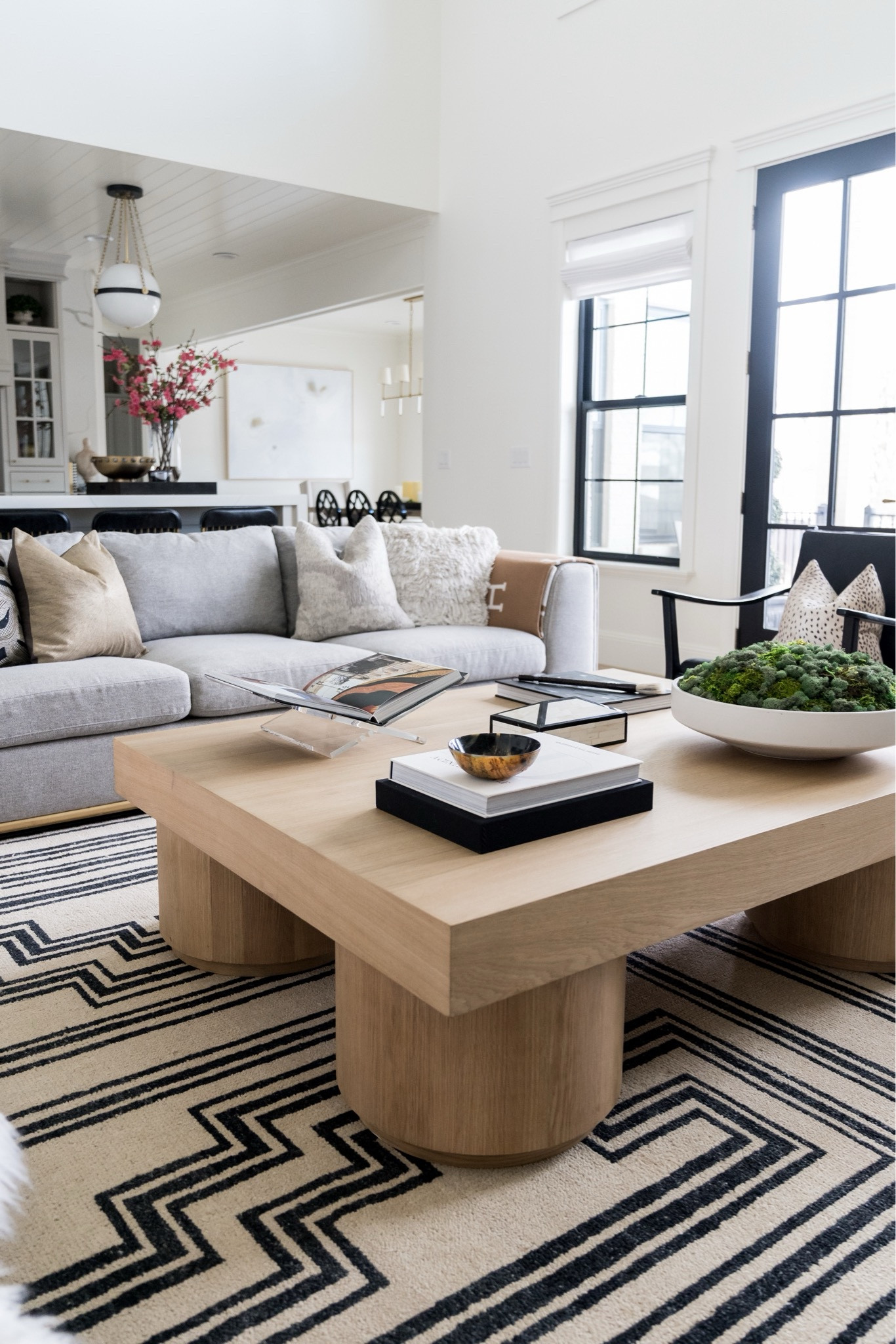 Home Decor

Interior designer. Coffee table. Couch. Family room. Decor. Home. 

#LTKsalealert