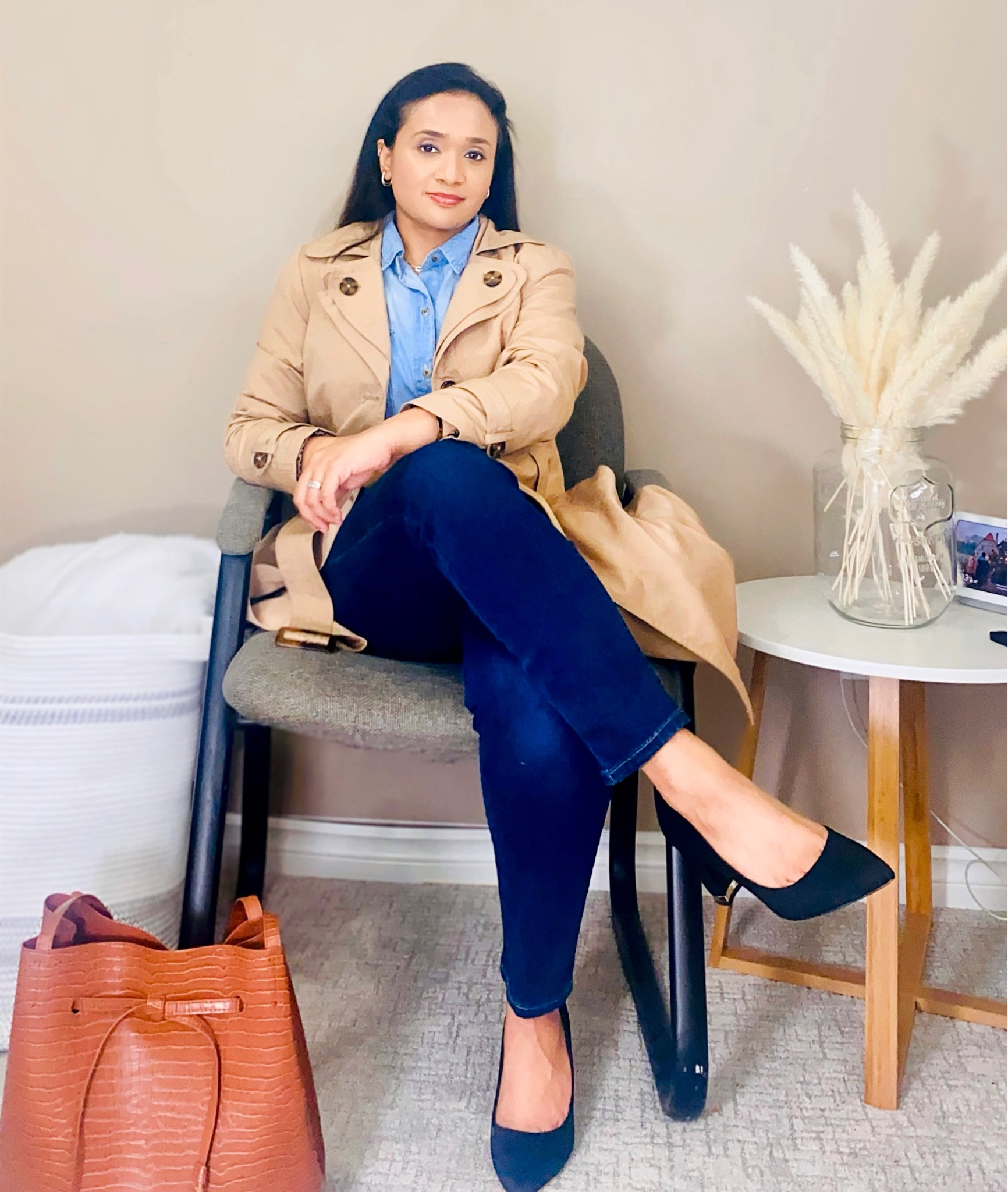 A business casual outfit 
Trench coat, denim button down, dark denim jeans, black heels, tote bag

#LTKstyletip #LTKworkwear #LTKSeasonal