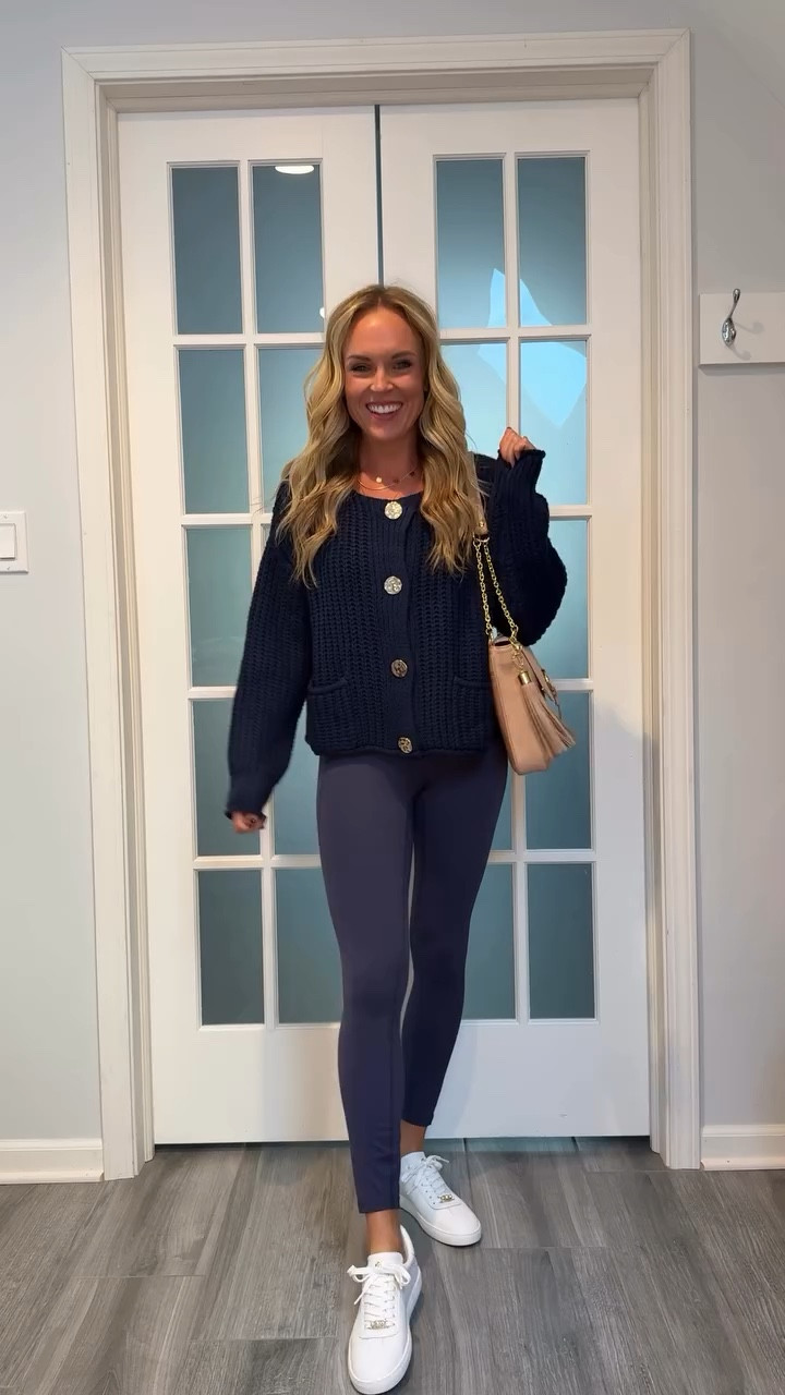 Cute ✔️ Comfortable ✔️ Affordable ✔️ Halara understood the assignment 💙 

Love this look from @halara_official 

These might be my a time favorite leggings, I have them on so many colors. And this sweater will definitely be on repeat this fall & winter. 

Halara makes great pieces at great prices. Drop a 💙 and I will send you the links to these pieces! Use code thnov for 15% off your purchase of full priced items!

DM me for a link or shop it here 

http://halara.link/s/140w2P0FHA

 #themeridianbliss #Halara #OOTD #halaraleggings #halarasweater #falloutfitideas
