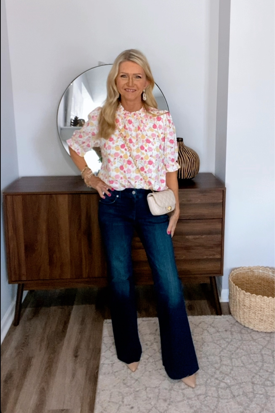 Pretty Floral top/light weight fabric/3/4 length sleeves/ tts/ wearing a small/Jeans 27

#LTKFindsUnder50 #LTKStyleTip #LTKSummerSales