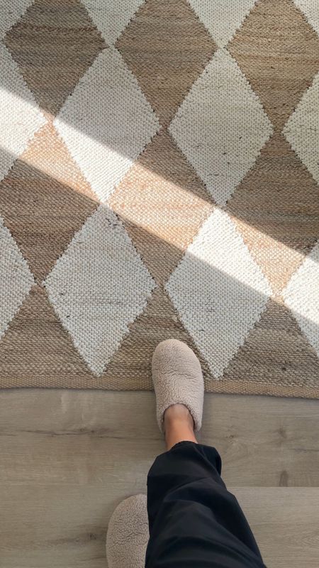 The BEST jute rug! I love the design, color, material…everything about this one! Also comes in a charcoal color. We have the 4’x6’ size in our entryway for reference. Use code CFRENG15 to save!

#LTKhome #LTKsalealert #LTKstyletip