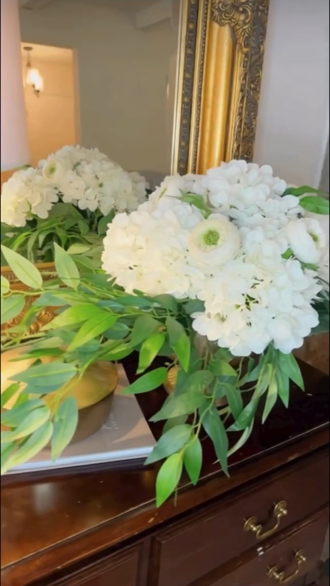 These faux flowers and stems look so real.
Tip: Use a hair dryer on your flowers to fluff them up. The heat will make them open up more. Home decor. DIY.

#LTKHome