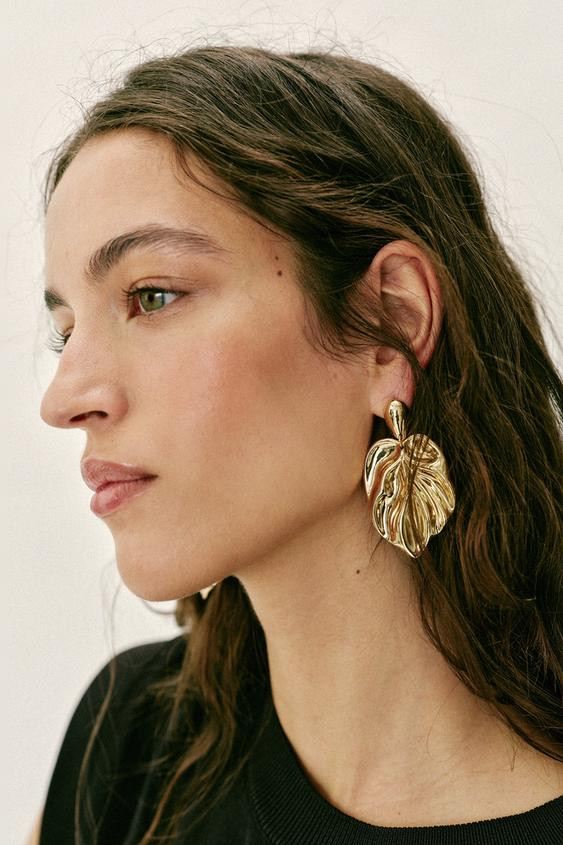 MAXI METAL LEAF EARRINGS | Zara US