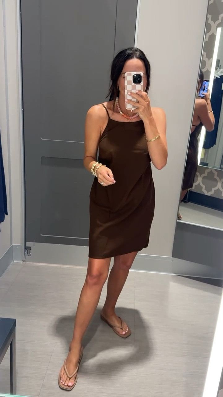 Y’all I’ve shared this cutie before but I thought I’d share it again because it’s too good!!
It’s one of those dresses that you’ll grab when you don’t have nothing else to wear. You’ll always look chic and effortless put together, the neckline is so cute, it has an open back and it has pockets!!



Summer fashion  halter neck dress  women’s look  Target




#LTKSeasonal #LTKBeauty #LTKStyleTip