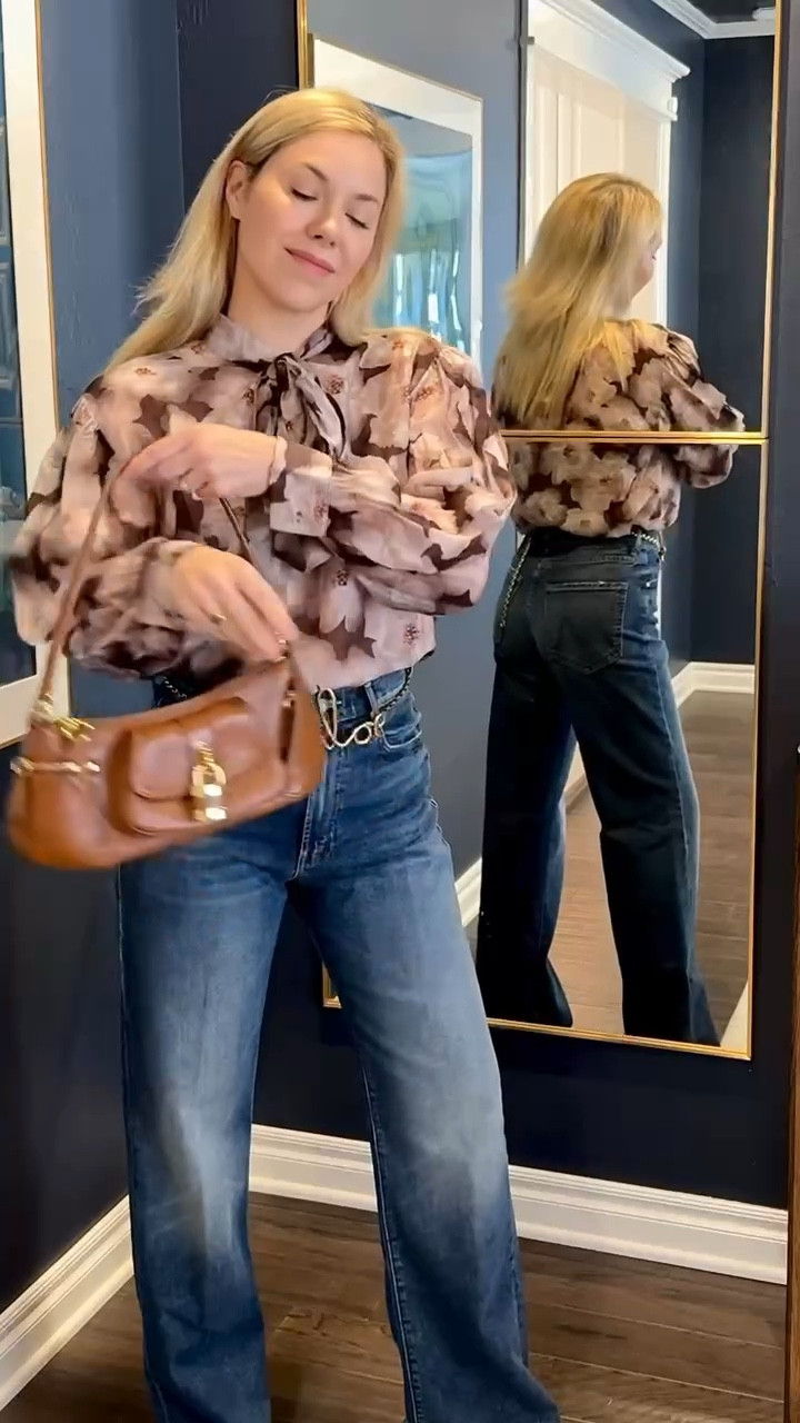 This floral top is so cute and a little cropped BUT perfect for tucking in.


Mother jeans 
Fall outfit 
Chloe belt 

#LTKItBag #LTKStyleTip 

#LTKFindsUnder100 

#LTKSaleAlert #LTKootd #LTKSeasonal