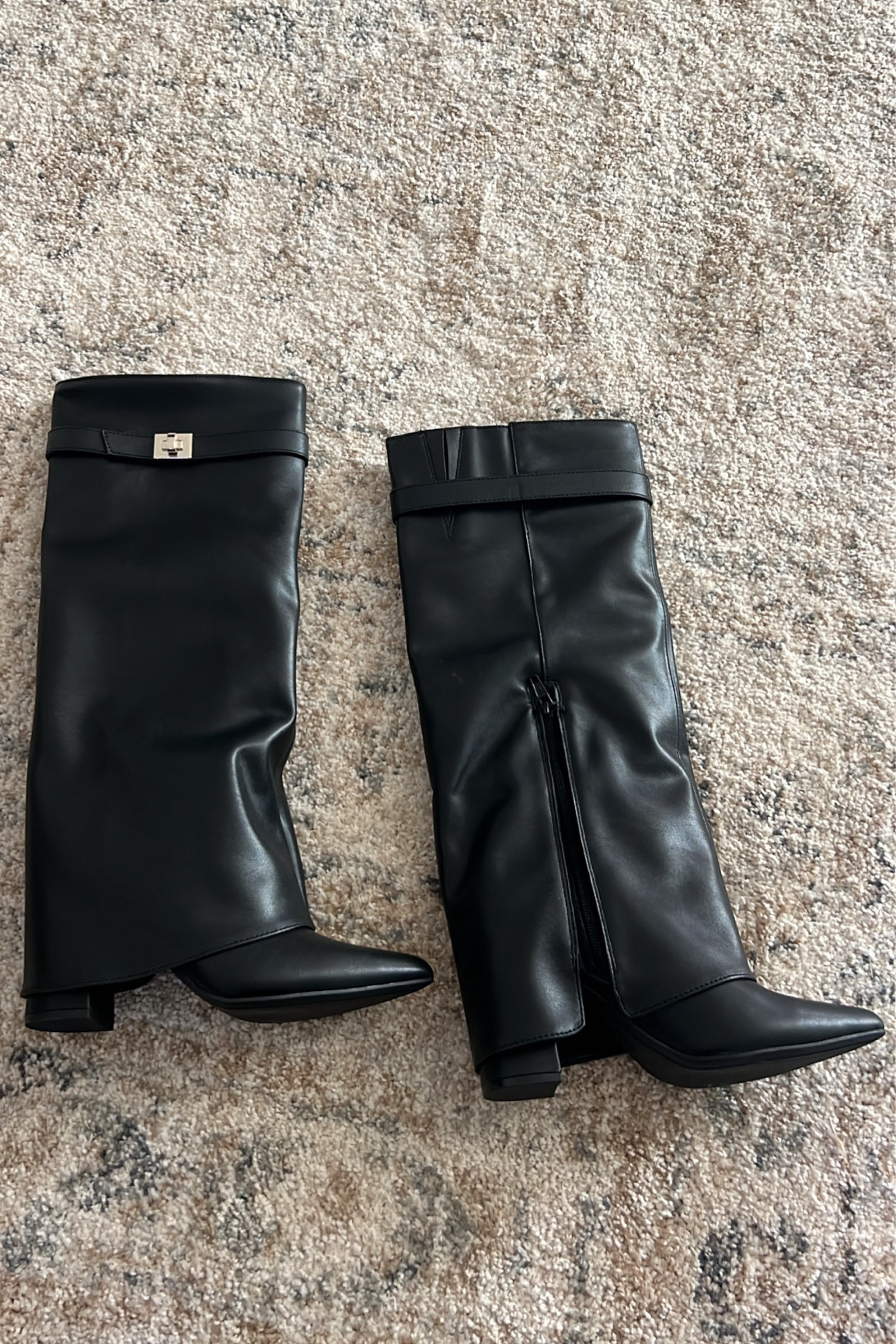 Knee high boots 

#LTKFallSale #LTKStyleTip