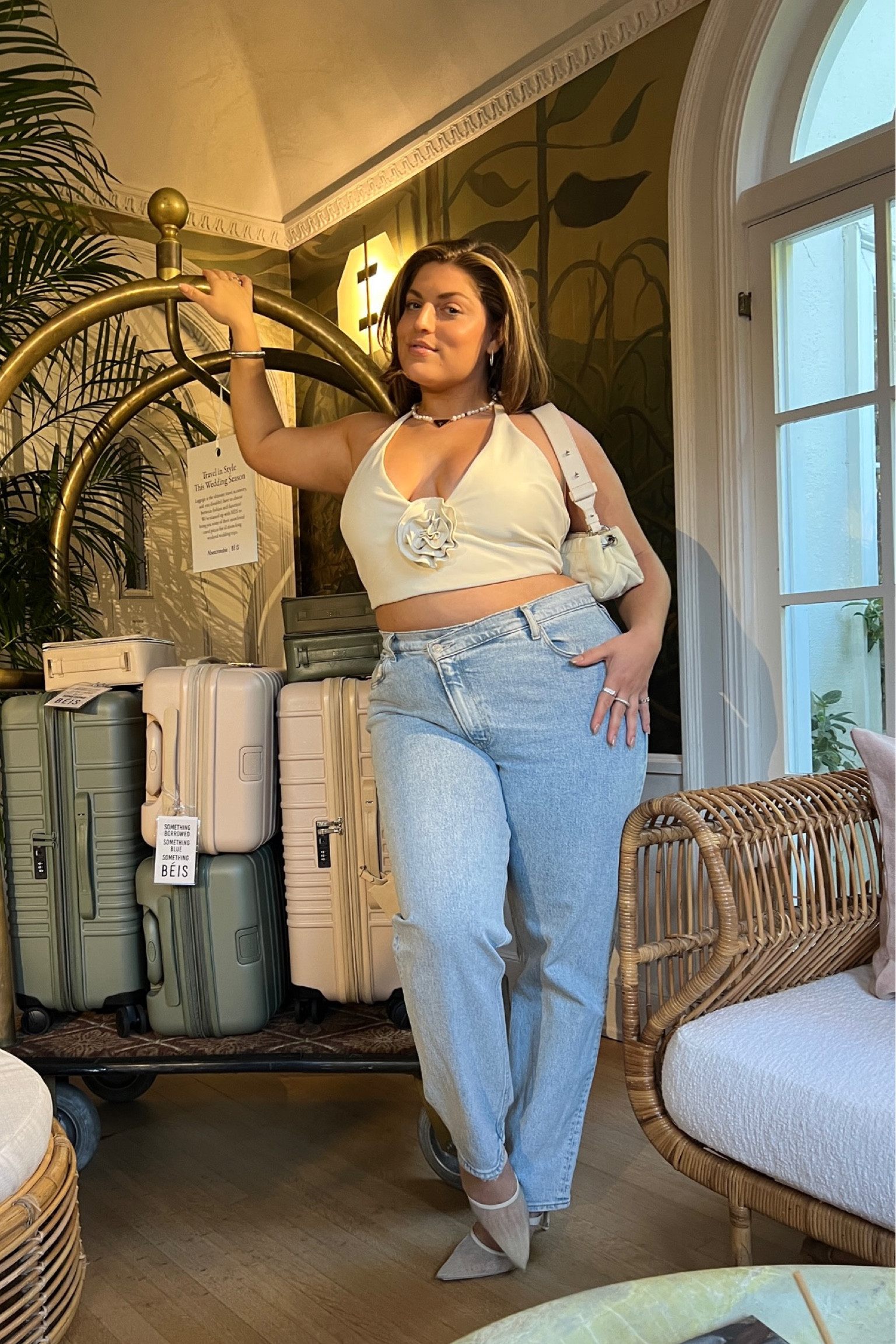 I loved this look! such a cute fit for spring and summer!! these are some of my favorite jeans! 🤍