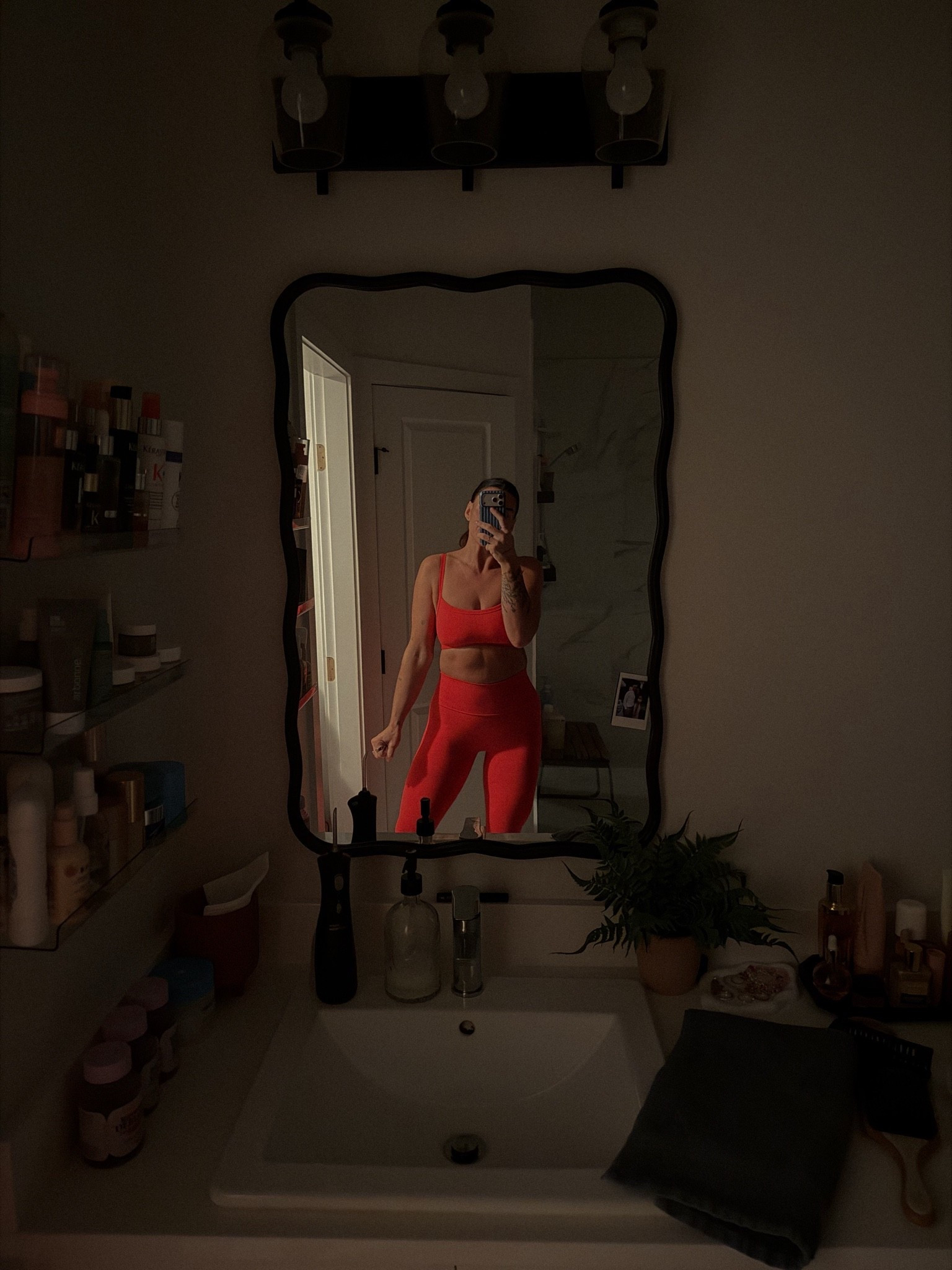 Red workout set! 
Wearing small top & 6 bottoms