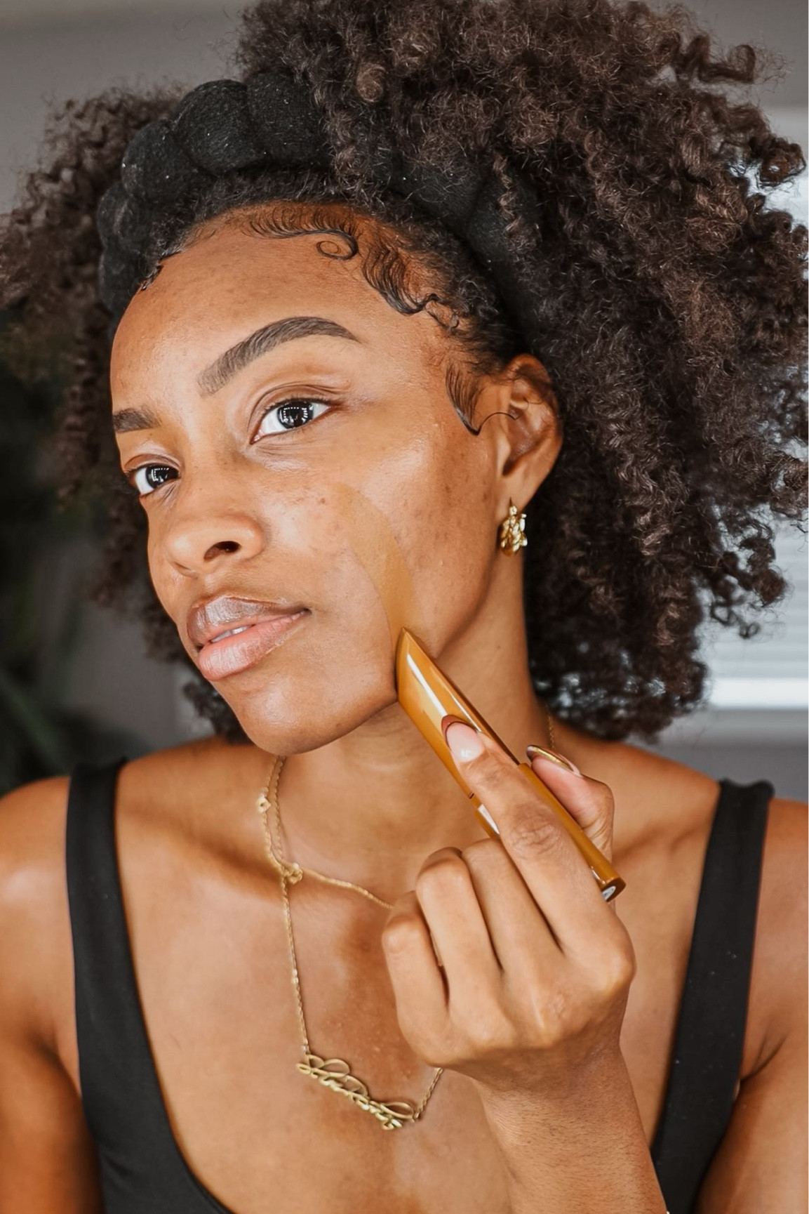 I’ve been trying out so many new products lately and I couldn’t leave @sephora without picking up this @lysbeautyofficial triple fix blurring skin tint foundation stick! it matched me so well 😍 I could’ve probably done a darker shade for bronzing butttt this still looks so good! I used shades DG6 + DG7