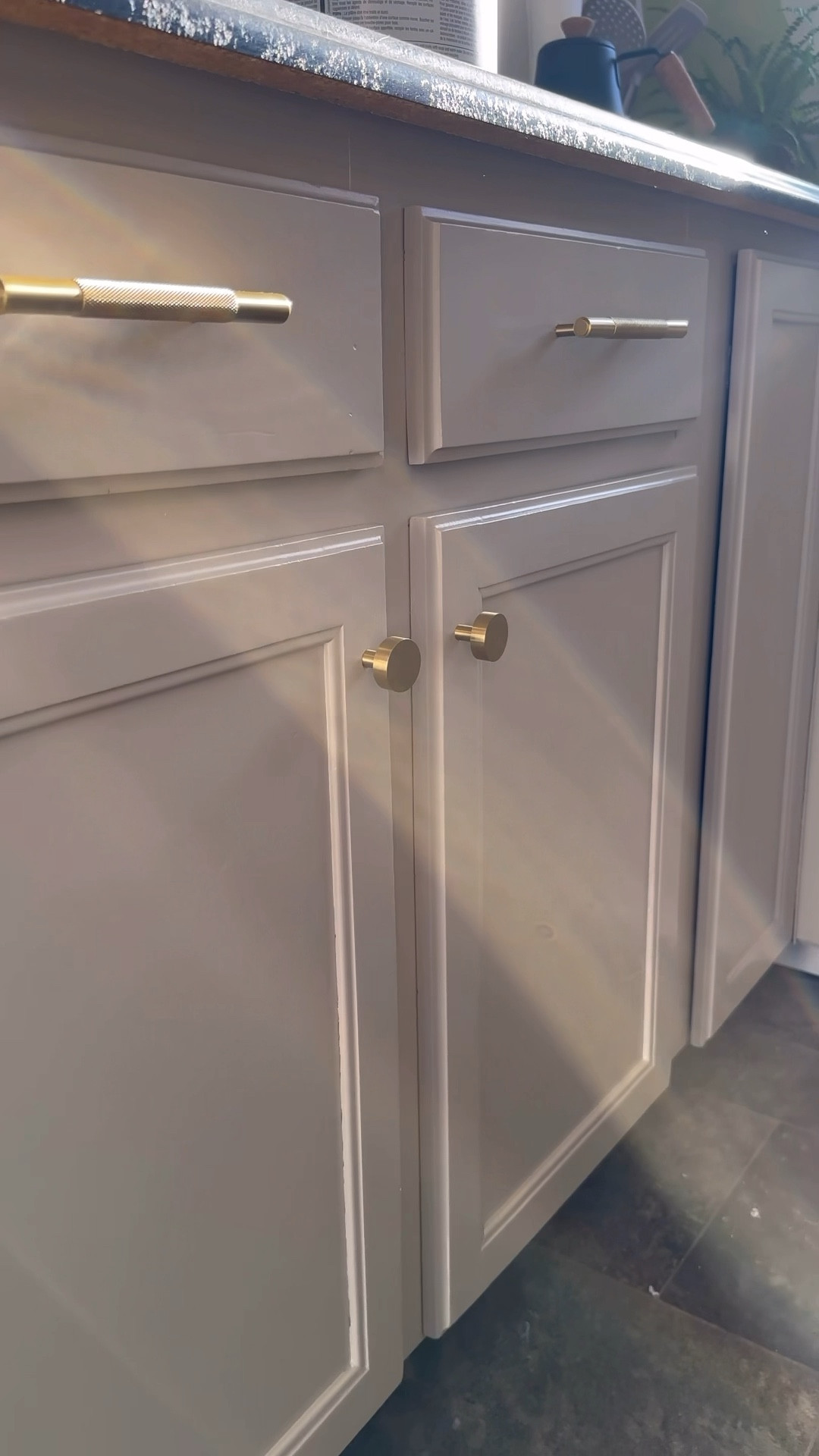 Sharing the templates used for these cabinet doors. 

One template is perfect for drilling new holes in your cabinet doors and drawers and the other is a must have for installing hidden hinges! 

Kitchen renovation DIY makeover

#LTKcanada