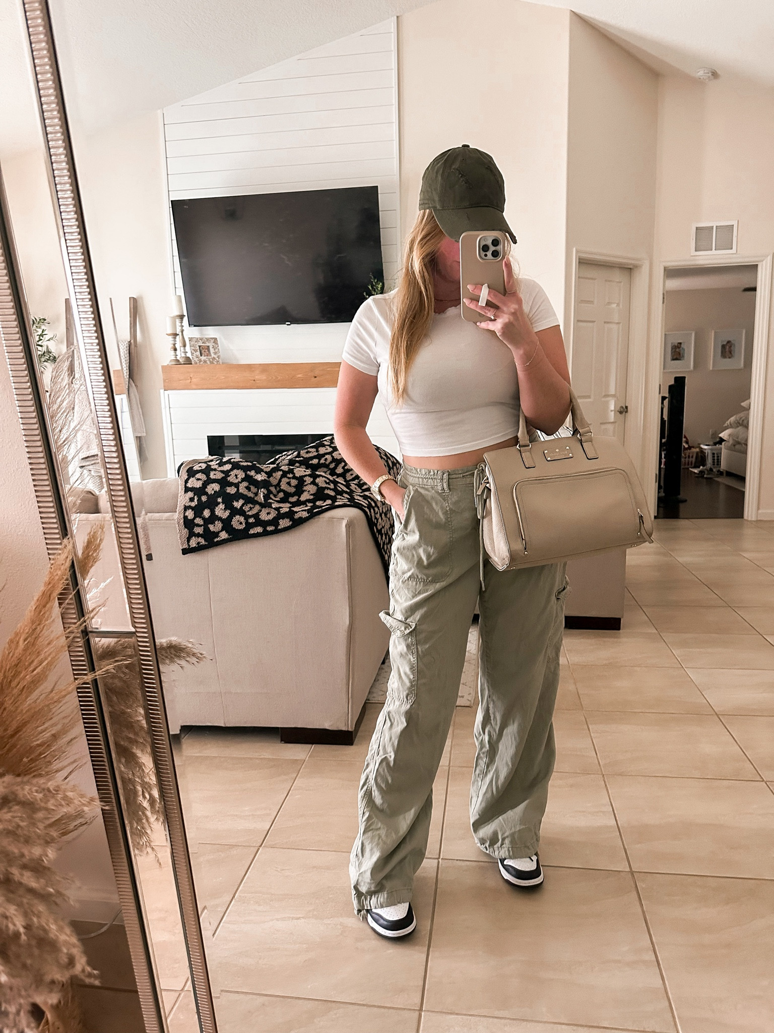 Summer to Fall outfit of the day. Love a good cargo and some Nikes! 

Hat is from East Coast Active. Linking similar here

Fall transitional outfit | fall fashion | casual style | street style | Nike | target | dunk low | panda Nikes 



#LTKFindsUnder100 #LTKStyleTip #LTKFindsUnder50
