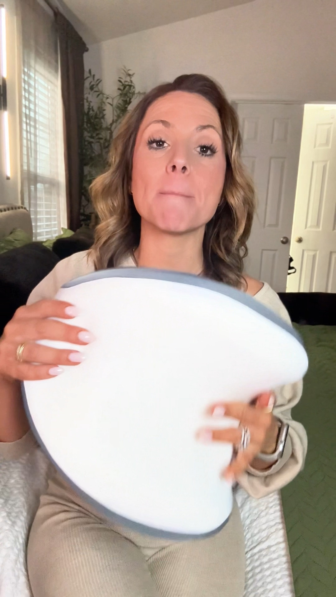 This heart shaped knee pillow is designed to contour naturally between your knees. The memory foam molds to your shape, so your legs aren’t being forced apart — they just settle into a more comfortable position.

It helps keep everything aligned and supported while you sleep, which makes a noticeable difference in how comfortable you feel throughout the night.

And the cooling fabric?? If you run hot like me, you’ll love that part 🔥

• #sidesleeping
• #sleepcomfort
• #kneepillow
• #bettersleep
• #amazonfinds