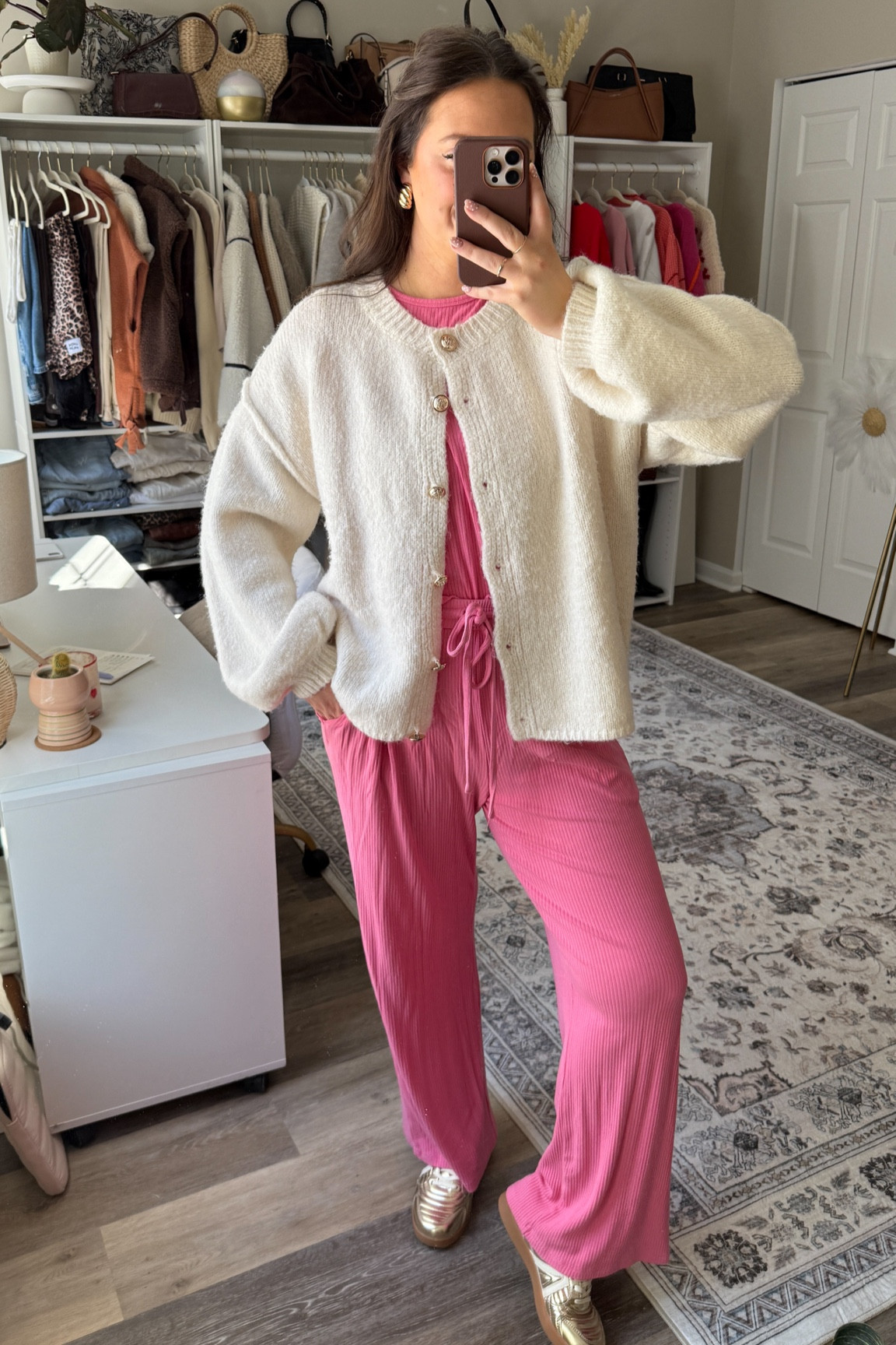 Comfy but chic valentines outfit inspo 