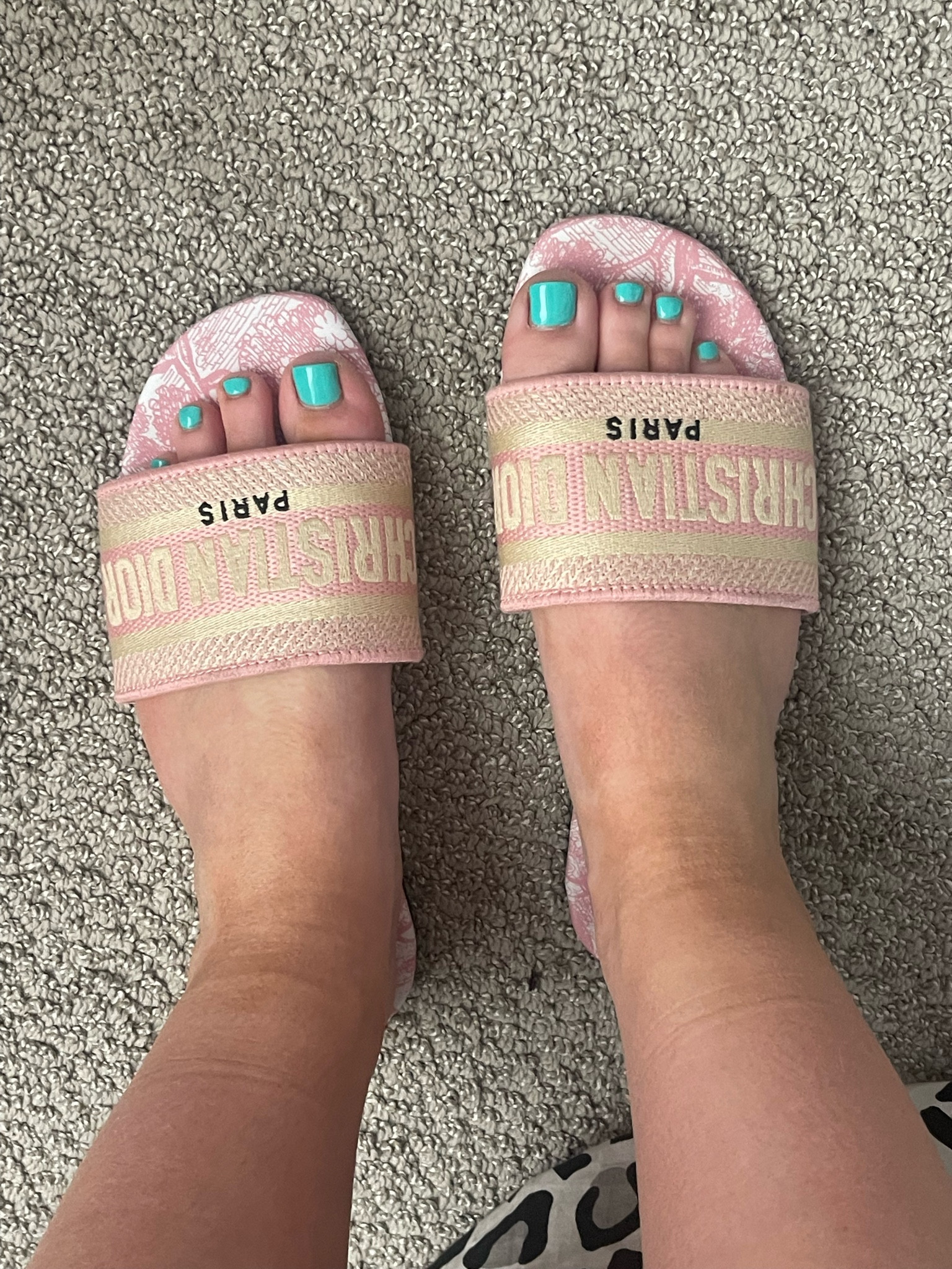 It’s sandal season! I’m not a huge sandal girl but last summer, these convinced me (also have in black which I highly rec). They are shockingly so comfy☁️

#LTKFind #LTKFestival #LTKshoecrush