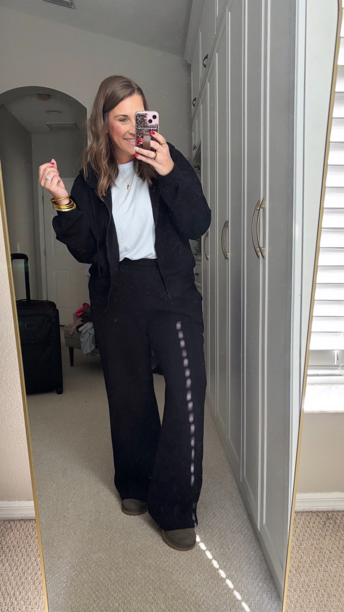 Comfy travel outfit 🖤

TTS: medium 

#LTKootd #LTKMidsize #LTKTravel