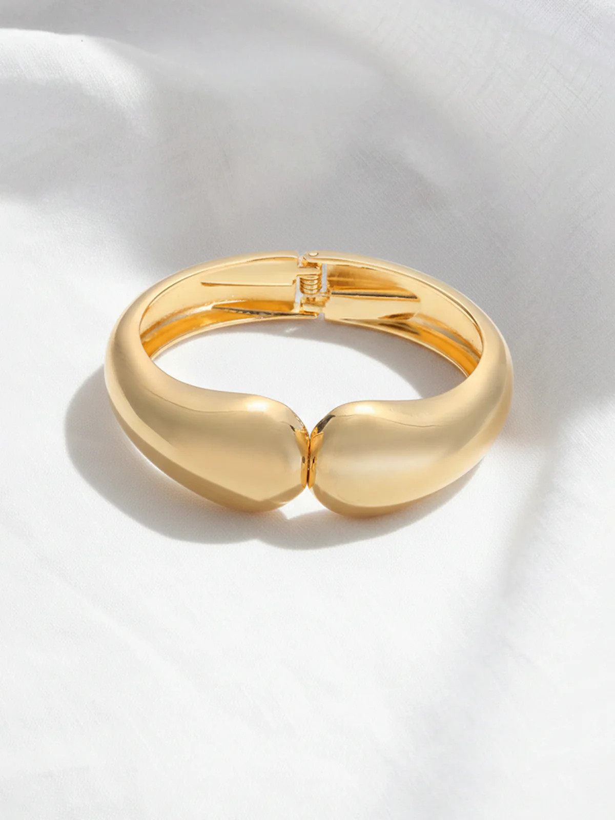 Sculptural Hinged Cuff Bracelet | Commense