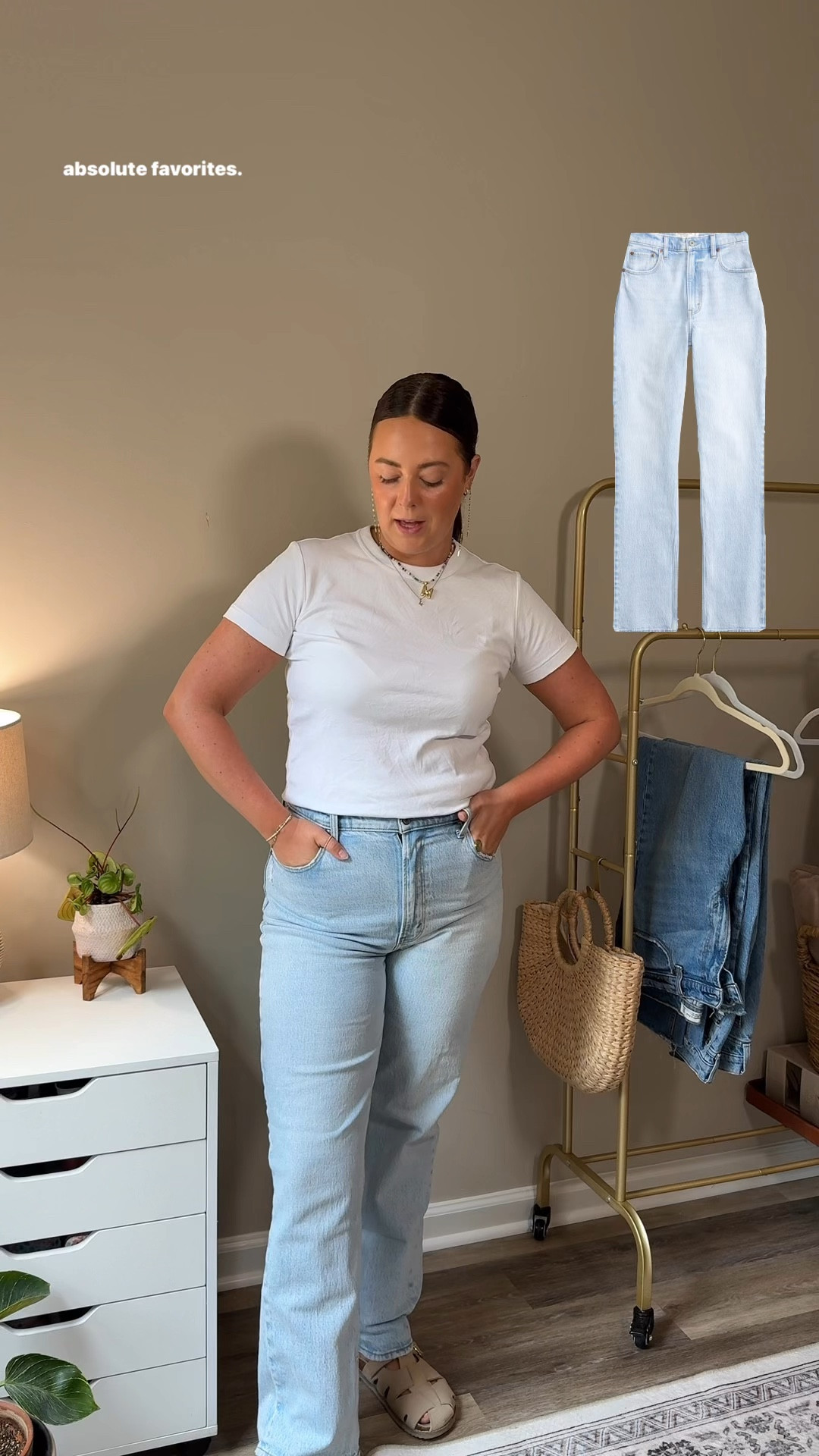 Ultra high rise 90s straight in Light • wearing a size 10 regularr