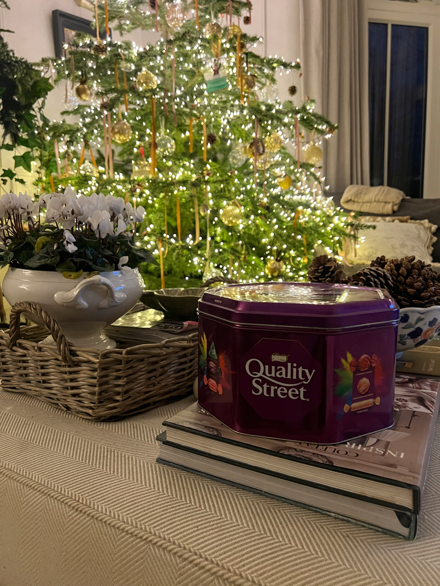 A proper quality street tin 🇬🇧

#LTKgiftguide #LTKuk #LTKwinter