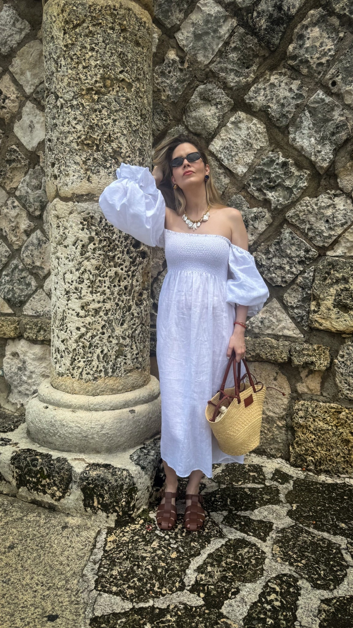El encanto del blanco en versión romántica: mangas abullonadas y silueta ligera en lino.

#LTKStyleTip #LTKSeasonal #LTKU