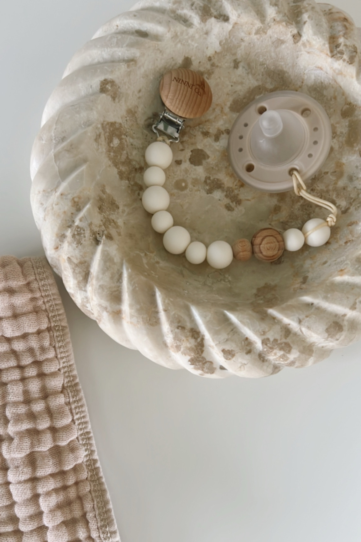 Neutral baby essentials: an aesthetic pacifier clip & muslin burp clothbaby

#LTKFindsUnder50 #LTKBaby