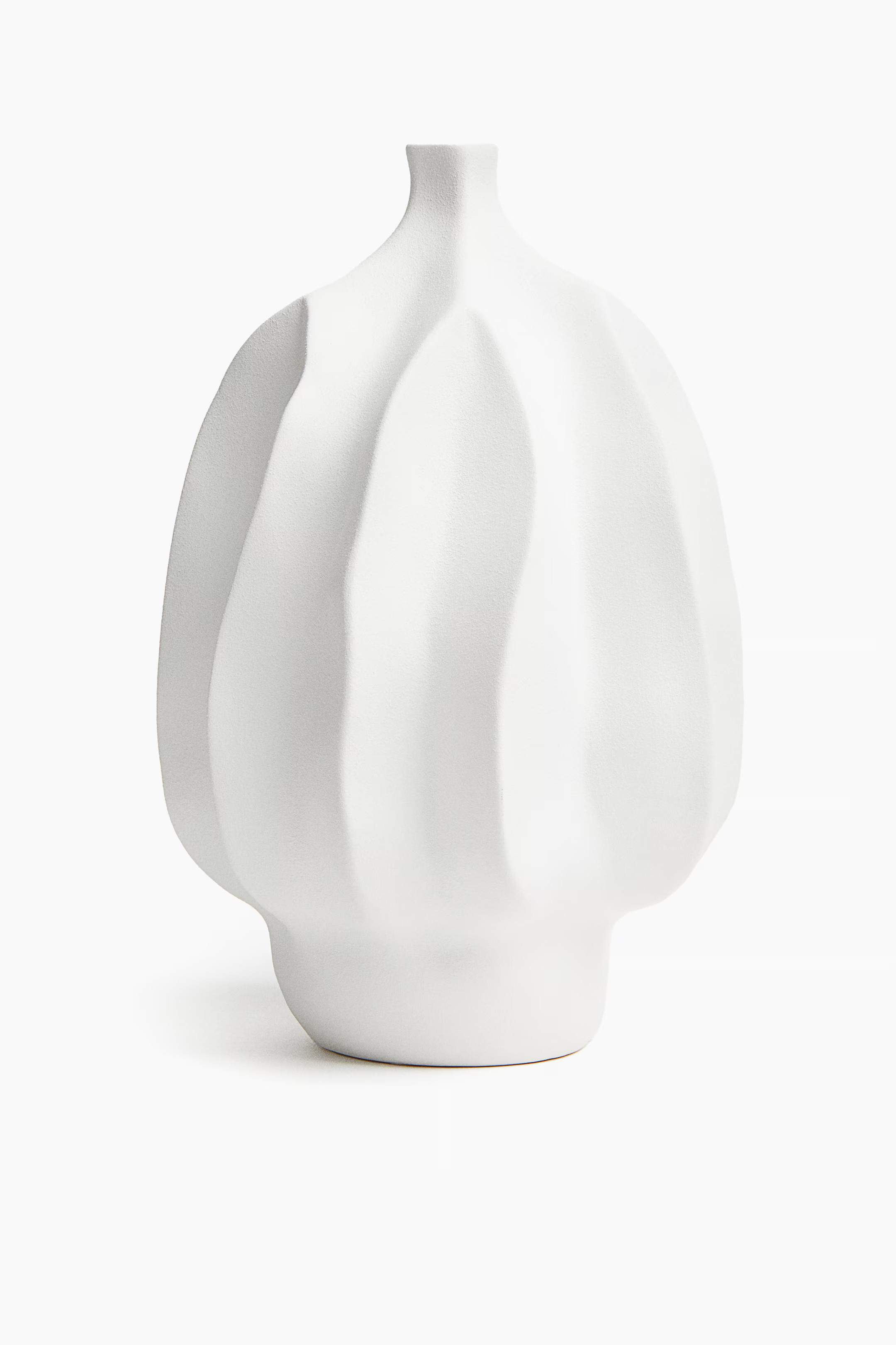 Stoneware vase | H&M (UK, MY, IN, SG, PH, TW, HK)