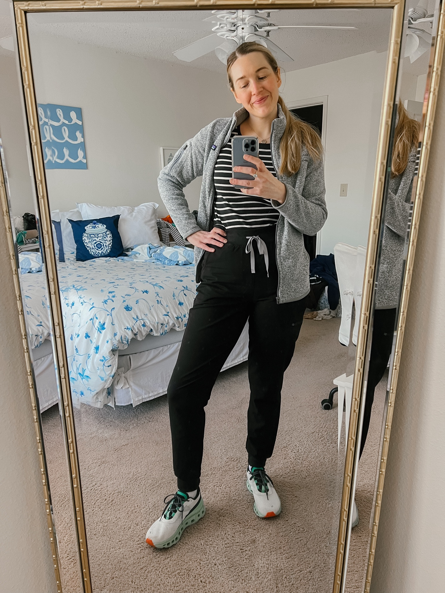 Friday scrub otd! 🤍🩺

#LTKSeasonal #LTKsalealert #LTKfindsunder50