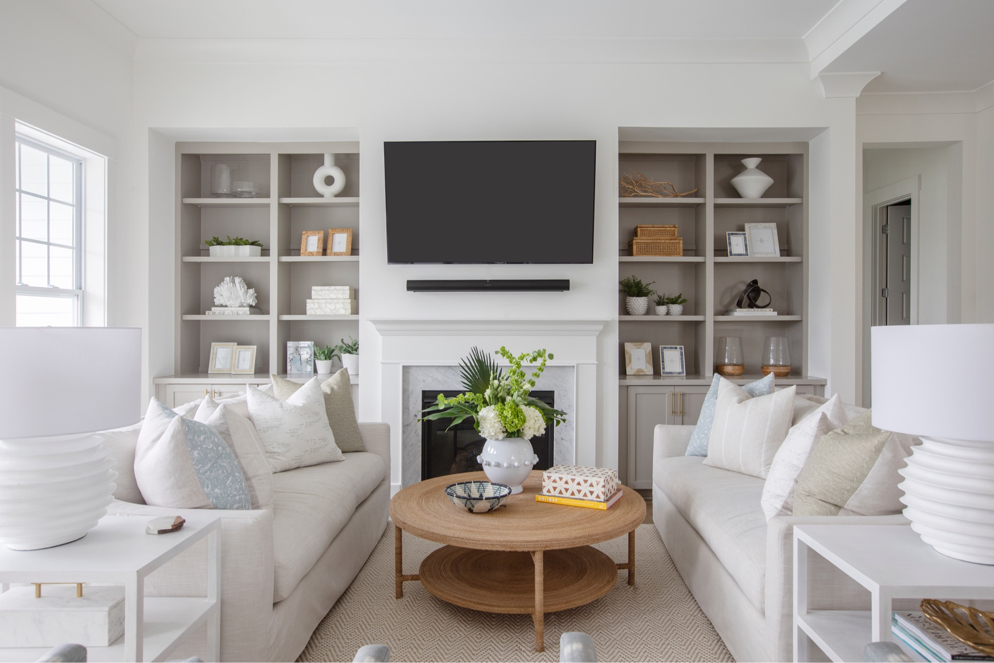 Ready, set, style.

When it comes to built-in's, the possibilities are endless. Head to meganmoltenshop.com to get a head start on styling your shelves!

Photography: @Margaret.wright
.
.
.
#interiordesigner #interiors #interiordecorator #Charleston #CharlestonDesigner #DanielIsland #Kiawah #MountPleasant #HomeDecor #Decorating #ModernCoastal #CoastalLiving #SouthernLiving #LowCountry #thenewsouthernh #bhghome #instahome #homeinspo #decorinspo #hgtv #hgtvhome #insprie_me_home_decor #insprie_me_home_decor #kitchens #kitchenrennovation 