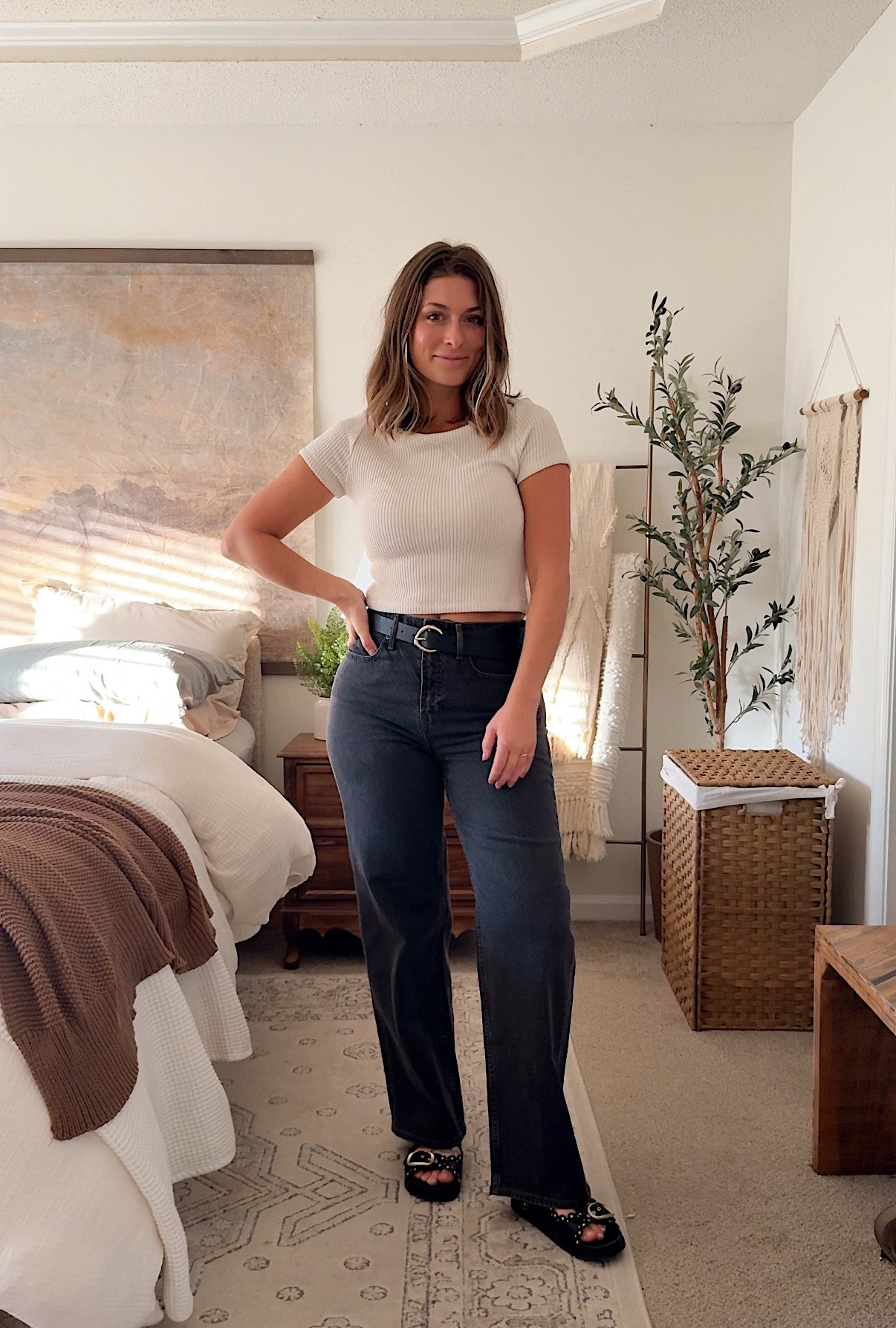 Super cute and simple fall outfit 🍂☕️ The jeans are 30% off too! ☺️

🤎Wearing a size small in the top
🤎Wearing a size 4 in the jeans 
🤎Wearing a size 8 in the shoes!

#LTKSeasonal #LTKStyleTip #LTKSaleAlert