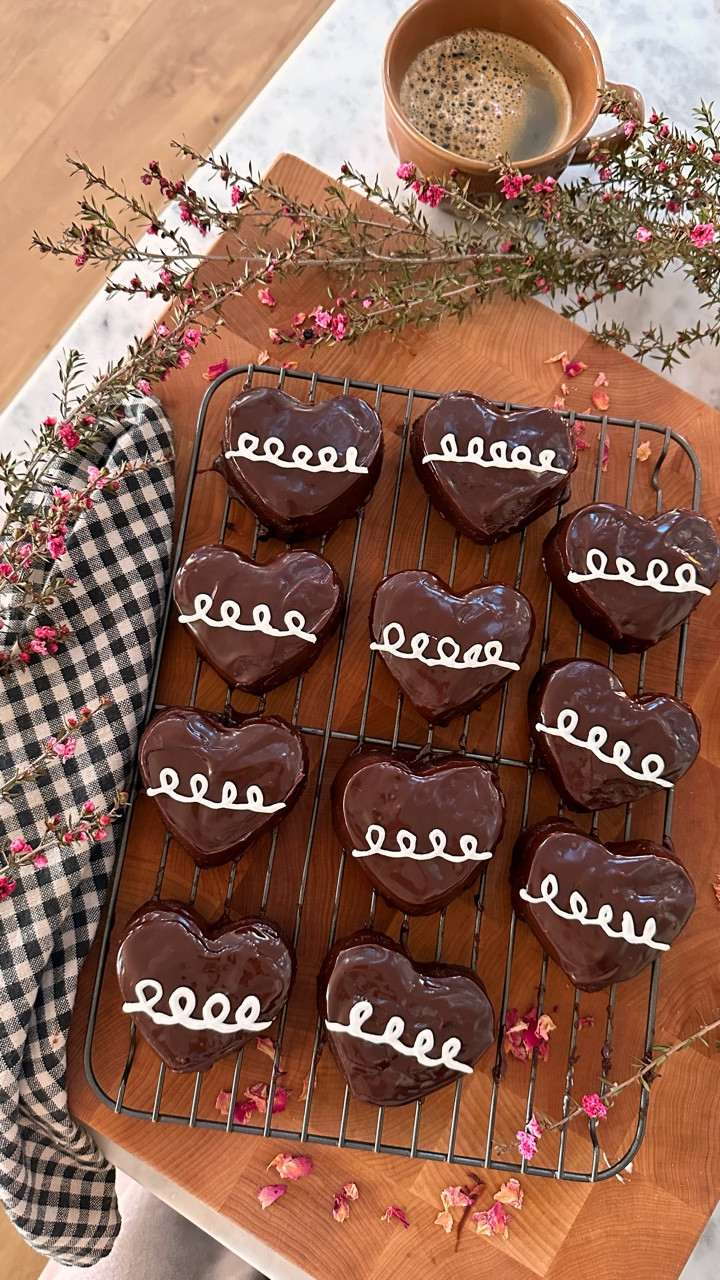 Hostess Cupcake Heart Valentine Supplies 💘



#LTKSeasonal #LTKHome #LTKfoodie