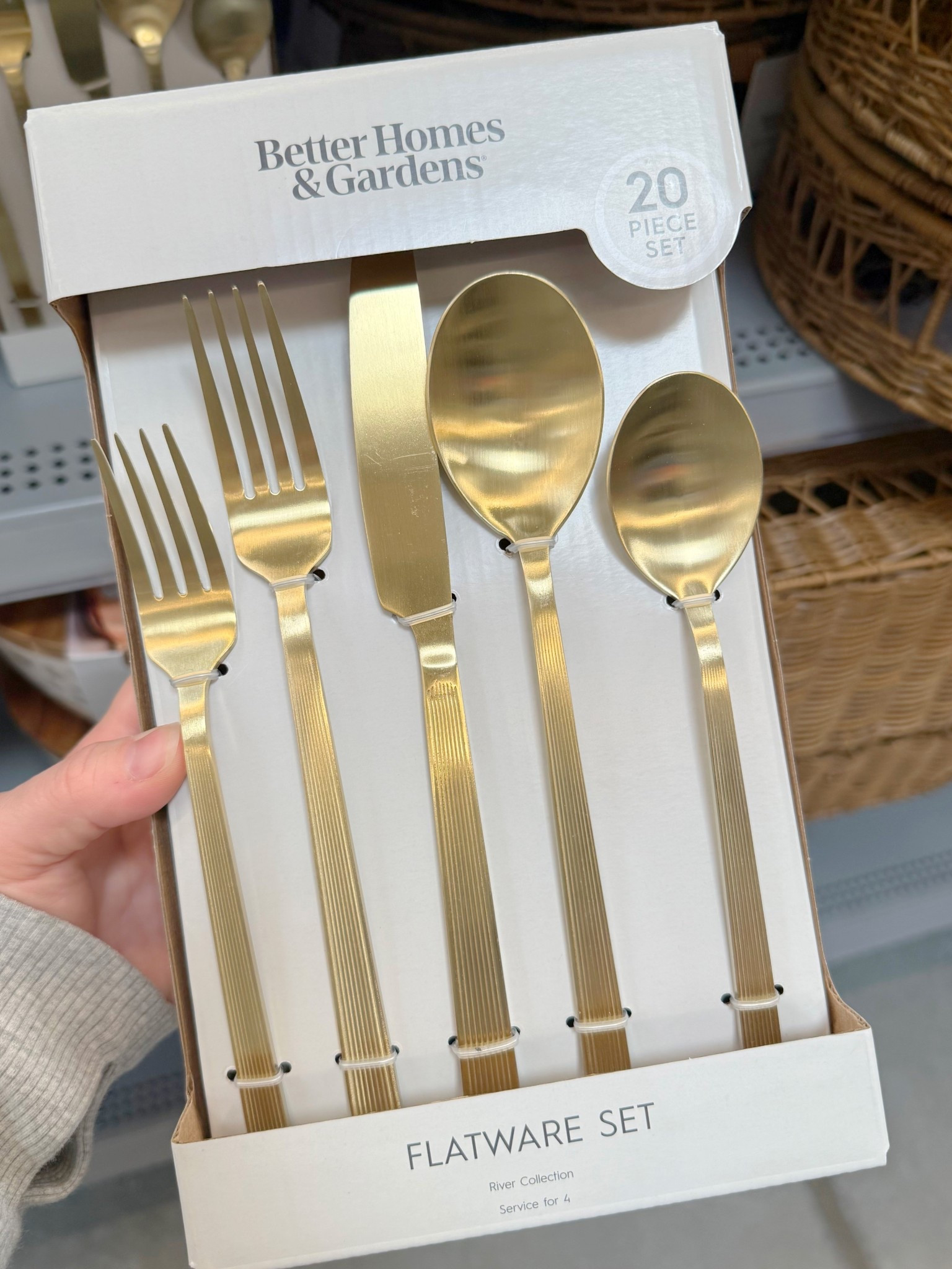 Gold 20pc silverware set under $20!! 


Tablescape, dining table, kitchen decor 


#walmartfinds 

#LTKSeasonal #LTKFindsUnder50 #LTKHome