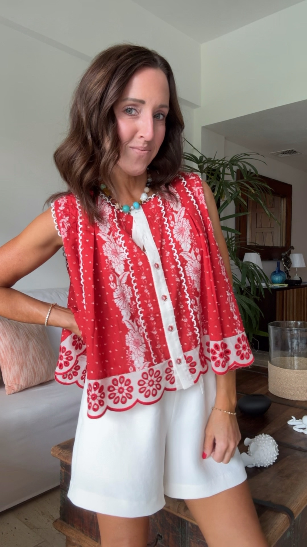 Farm Rio swing top. Beaded necklace. Lodge shorts. 
Top XS. Shorts XS. Knix thigh saver XS. Spanx S. 
Sequin code: TWOPEAS20
Better Days code: TWOPEAS10
Spanx code: TWOPEASxSPANX

#LTKootd #LTKSeasonal #LTKTravel