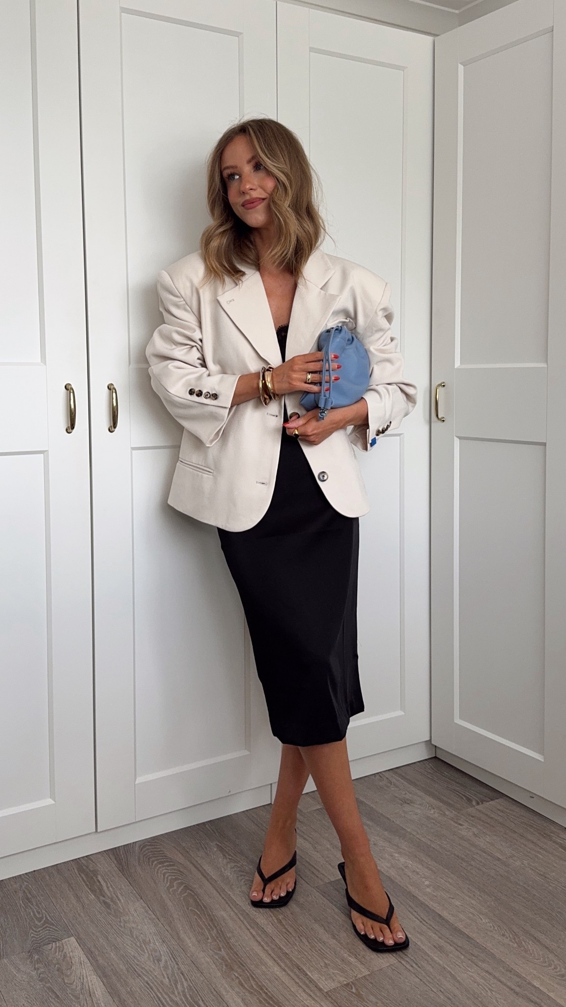 Workwear, blue clutch, autumn outfits, transitional outfits, knee length skirt, heel flip flops

#LTKuk #LTKautumn #LTKworkwear