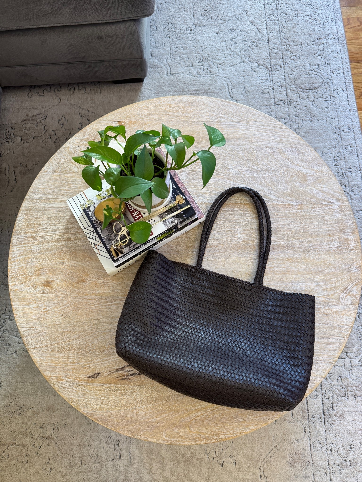 Both items from Maxwell:
- The Handwoven Tote in “coffee bean”
- sculptural buckle leather skinny belt in “ivory” #madewell #springfashion 

#LTKStyleTip #LTKxMadewell #LTKSaleAlert