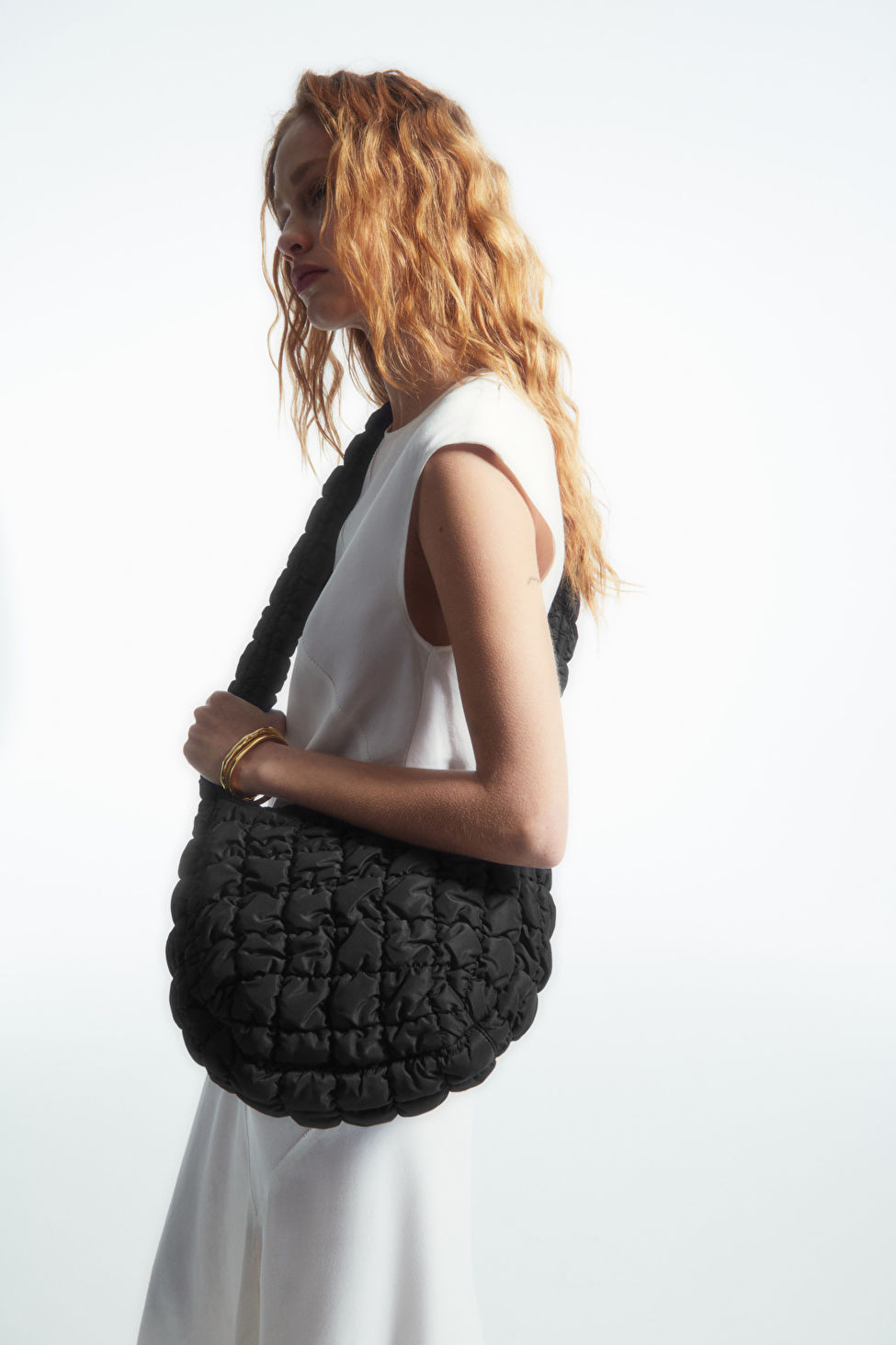 GESTEPPTE MESSENGER-TASCHE | COS (EU)