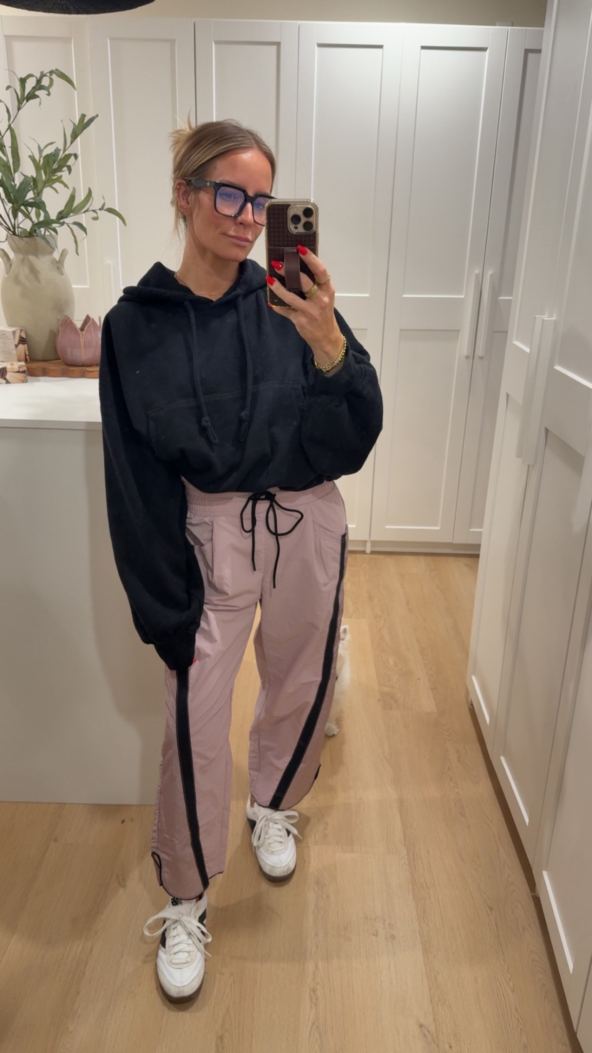 OOTD 

Pants: XS
Hoodie: small 