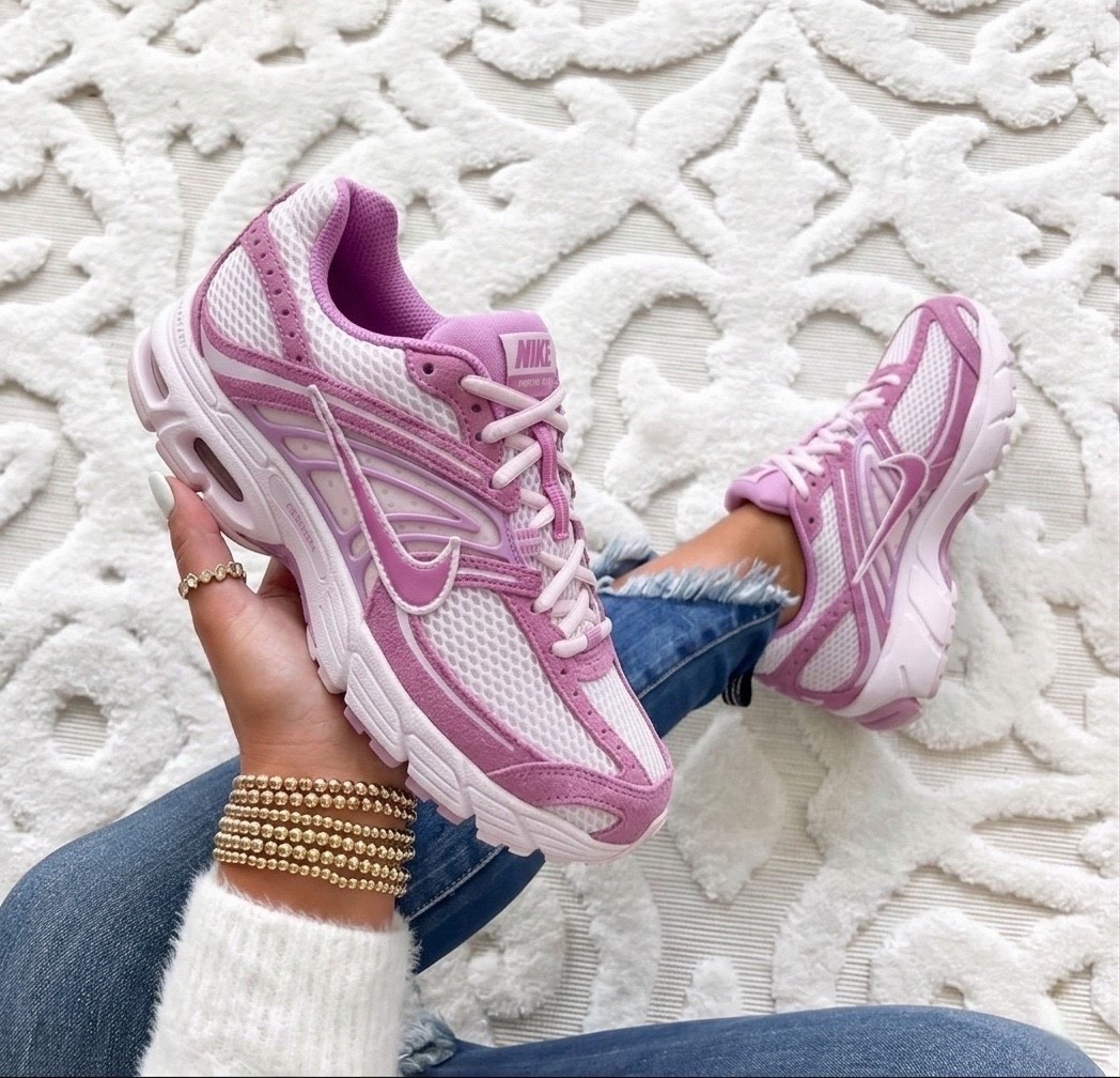 Nike Air Max Moto 2K SE sneakers runs true to size Pearl Pink / Pink Foam / Light Magenta